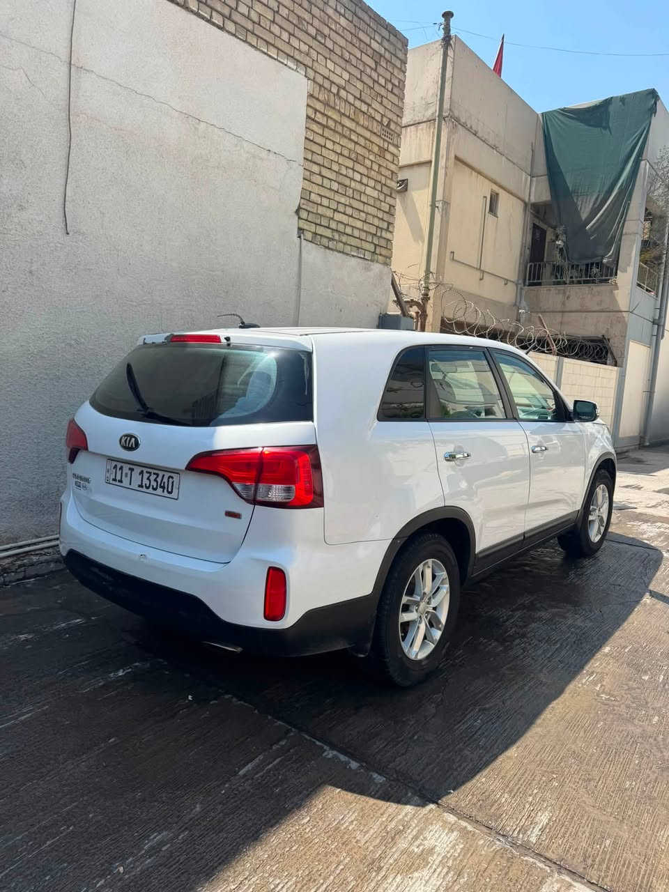 السلام عليكم 
كيا سورنتو 2015 /V4 
5 راكب تحكمات ستيرن مثبت سرعة اشاير بالمري 
سيارة نضيفة تجي تشوفها بعينك تفحصها و بالعافية عليك
حادثها بسيط بداية الجاملغ و حافة البنيد بيها شوية تكشير 
رقم بغداد انكليزي الجديد تحويل مباشر 
مكان السيارة بغداد - بغداد الجديدة 
***********
