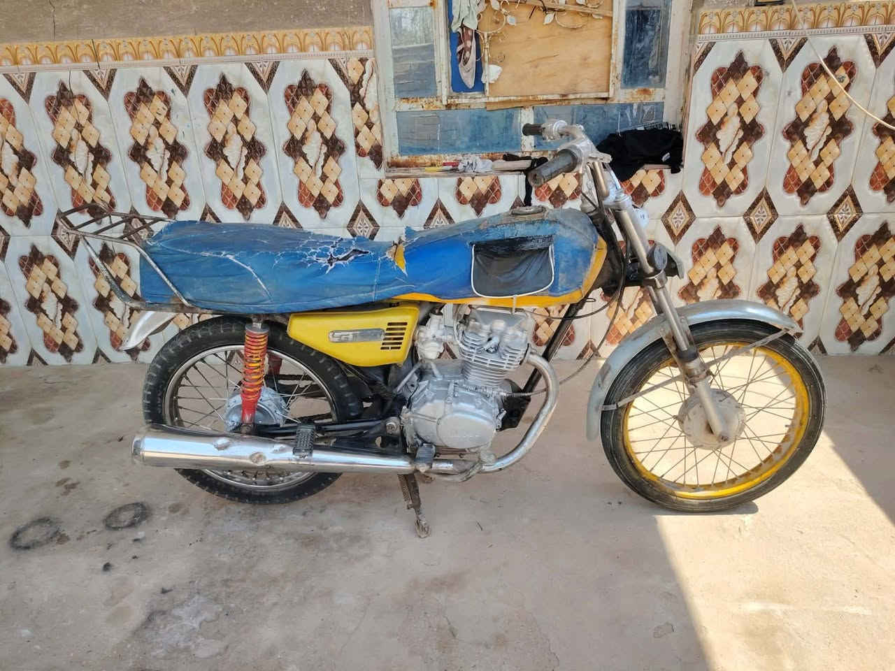 سلام وعليكم دراجه نامه اصلي وراق ضيعت ورقتين باقيت 5 شرط المداور وكيله سيد جعفر بلكحلائ سعر 340 الف دراجه شاصي ومكينه خير من الله نكر وطلع وين متريد مكاني كحلائ نحيت بني هاشم تصل ***********
