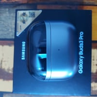 Samsung galaxy buds 3 pro مستعملة نظيف اصلية بيهة بس اثار استخدام مبين...