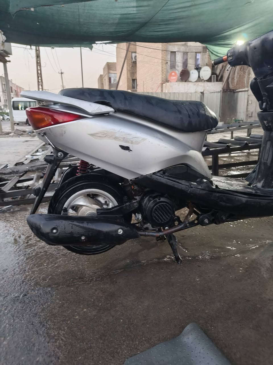 سلام عليكم دراجه بريز سرعه ١٤٠ محرك خير من الله نكره بكل وقت شلعه ومعدل لانضوح لاتبخير لاتنقيص كهرباءيات كلها شغاله تايراتها جدد كفرات بلاديه دوشمه جديده بريكات خلفي وامامي دراجه مكفوله من اسرقه تاخذها من البيت واسويلك مكاتبه  دراجه خير من الله رايدها ب٣٧٥ وبيها مجال مكاني بغداد البلديات لتواصل ***********

