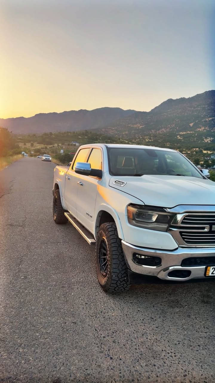للبيع رام 1500 لارامي – موديل 2020 🔥🚘
🔹 الفئة: Laramie
🔹 المحرك: HEMI 5.7 V8
🔹 الممشى: 165,000 كم
🔹 الرقم: سليمانية – بسمي
🔹 الموقع: بغداد

✨ المواصفات:
• رادار خلفي
• حساسات أمامية
• كشنات جلد كهرباء
• كشنات تدفئة وتبريد
• ستيرن تدفئة
• مرايات شفط
• السيارة مرفوعة نجين ونص. 
باب طويل بدي قصير المرغوب
⚠️ ملاحظة: السيارة بيها حادث، والحادث موضح بالصور، 

📞 للتواصل:***********
🌹
