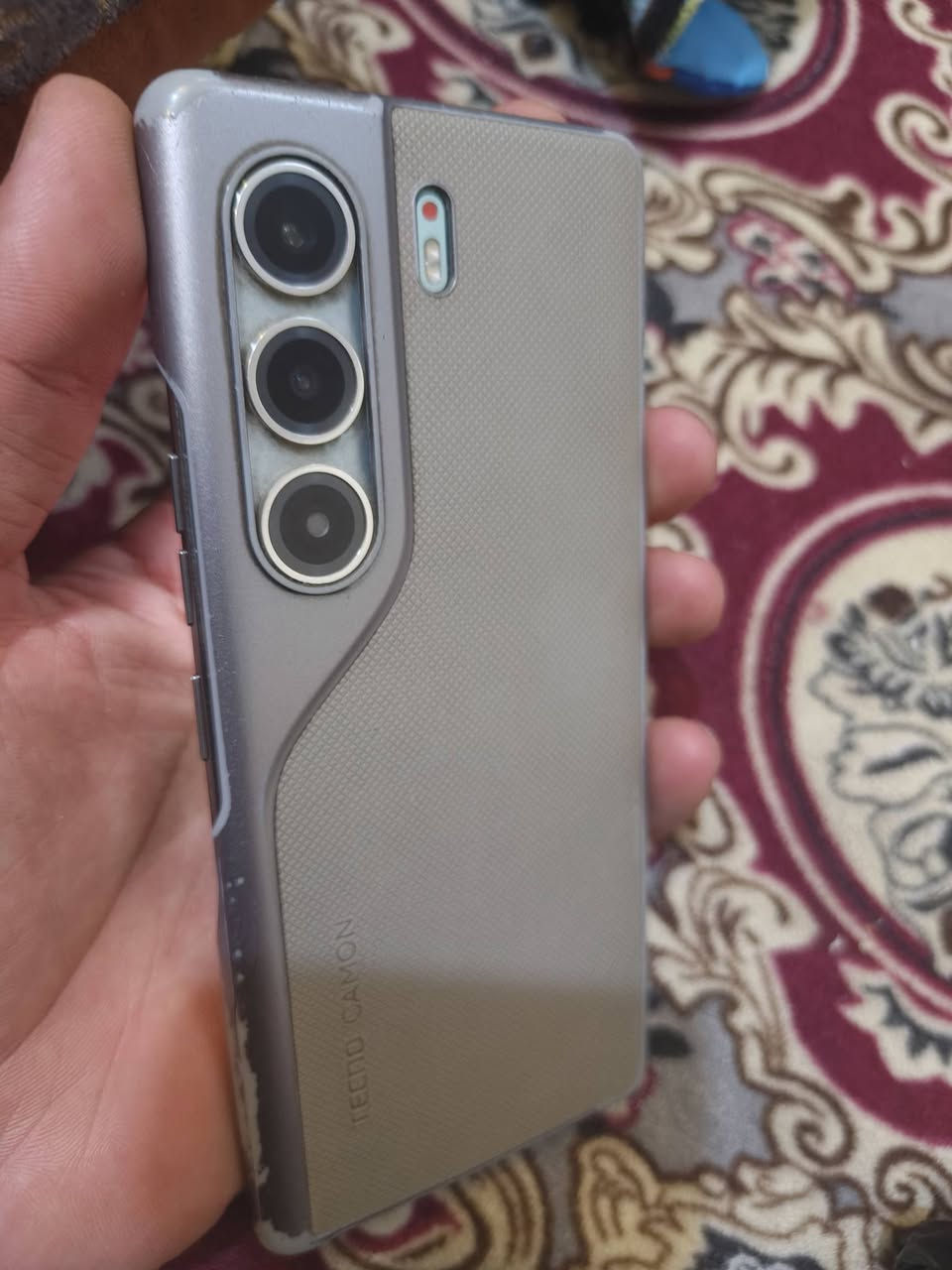 تكنو كامون 40برو. فايف جي ذاكره 256ورام 24
جهاز مواصفاته معروفه كلش قوي  مال بيت  مكاني بغداد  سعر ٣٤٠ وبي مجال بسيط  
***********   ما ويا غراض

