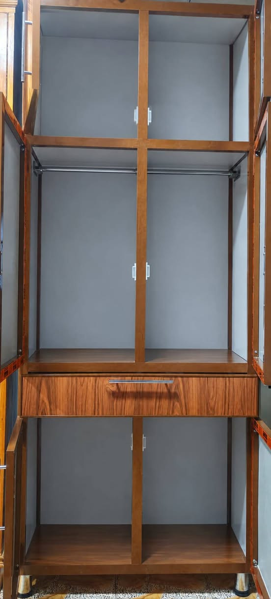 عندي قنصور و جزمه مال اخذيه للبيع اب السعر 450 التواصل خاص او عل رقم ***********
