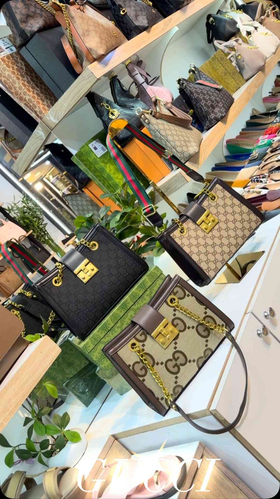 جودة تشعر بها 
‎ ✨ حقيبة كوجي بأحدث موديل ✨
كوالتي عالي وتفاصيل تخبل 😍
🎁 مع تغليف كامل
أناقة وفخامة بكل تفصيلة 🤎

واتساب ***********
توصيل كل العراق 5 الاف
 بغداد العامريه_شارع العمل الشعبي_عمارة المصطفى📍 ,#حقائب

نص مكتوب في الصور:
- GUCCI