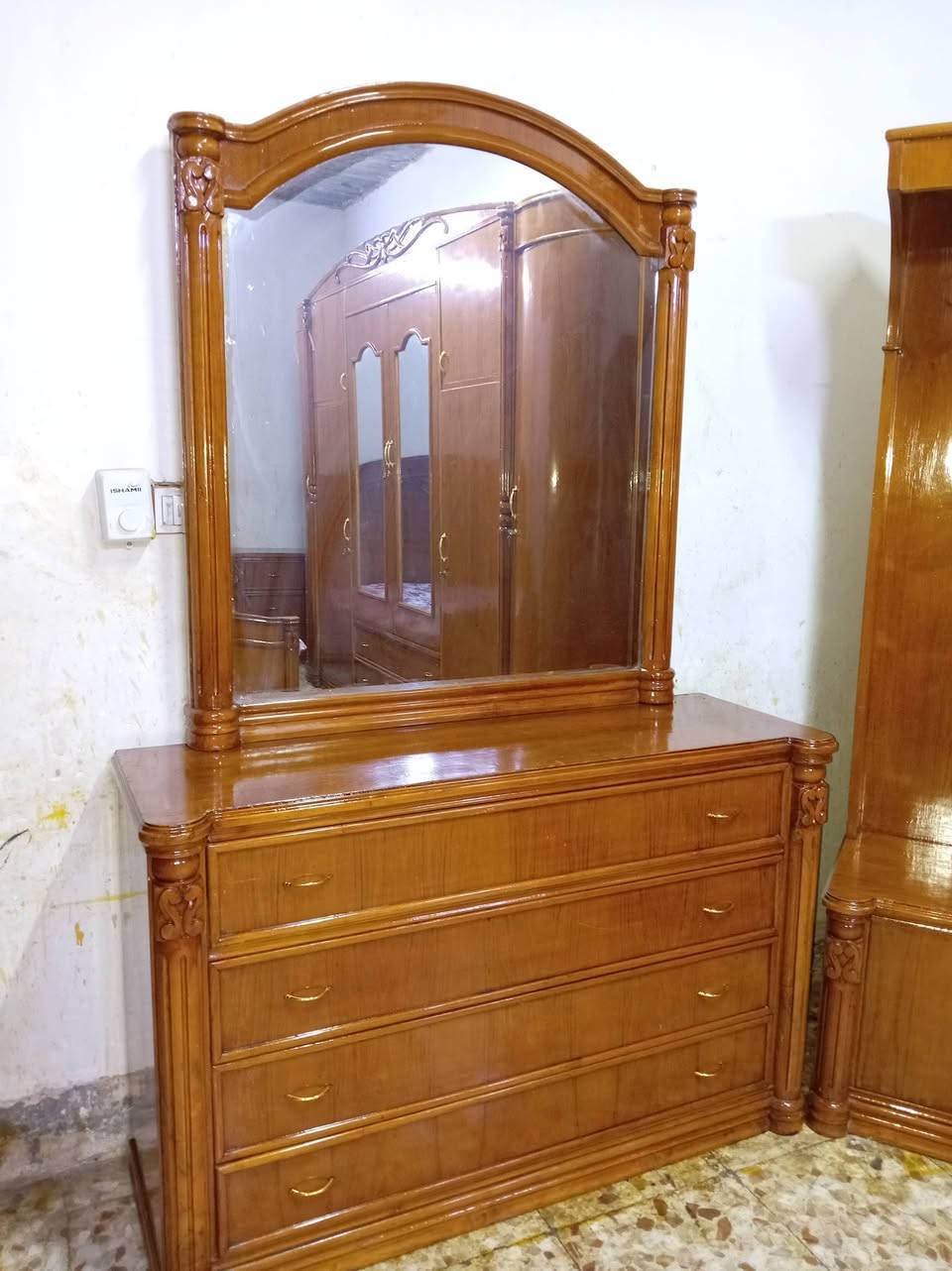 مكلف بلنشر غرفه تسكام نجاره صاج زان مصري900 وبيه مجال مكانه حله للاستفسار الاتصال بلرقم ***********
