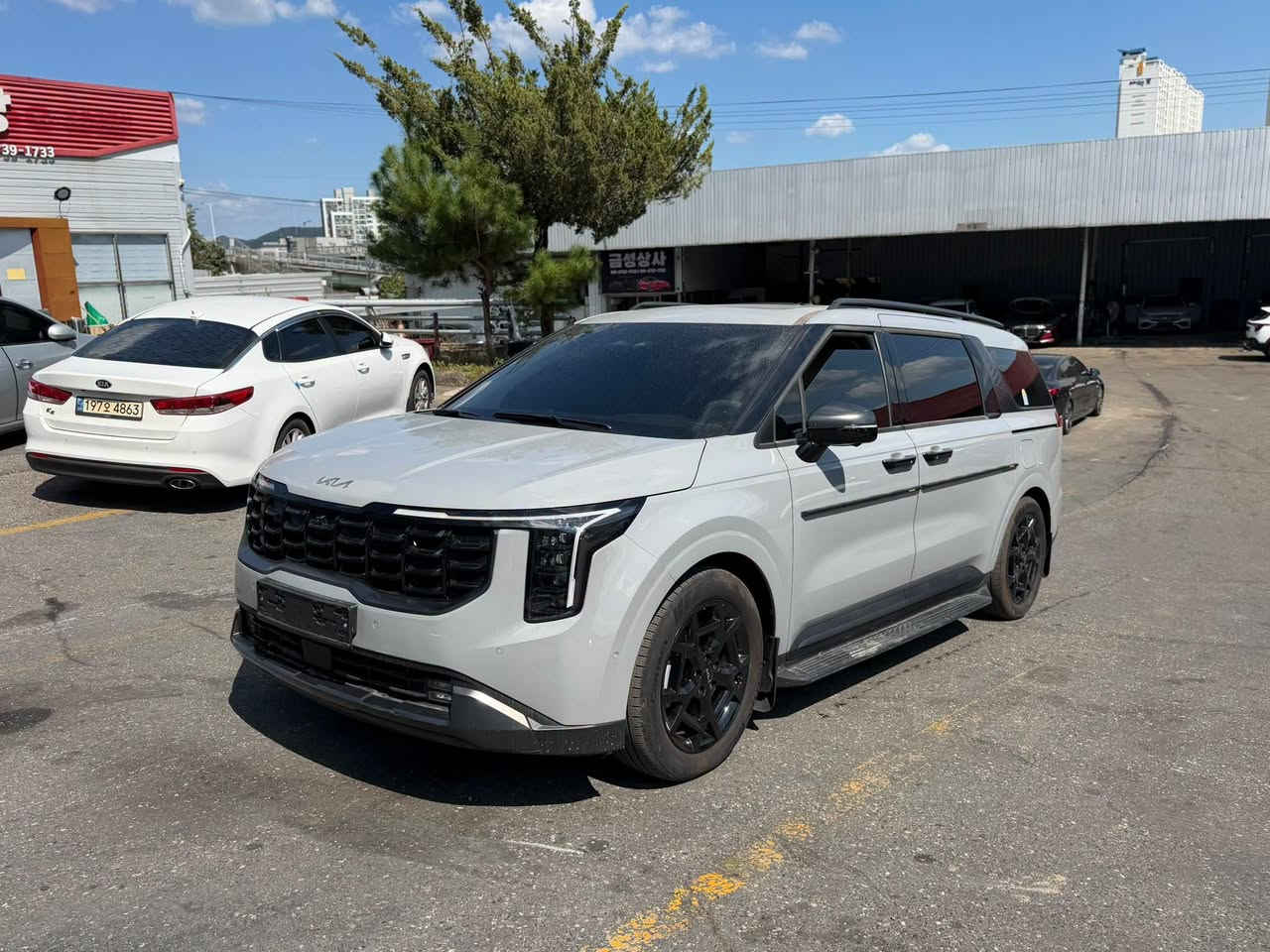 🚘 كيا كرنفال 2025
🔹 ديزل
🔹 تقرير غرق وشغاله 
🔹 السيارة شغّالة وتمشي
🔹 بدون تصليح
🔹 تحتاج صيانة للمقاعد الكهربائية
🔹 السيارة موجودة حاليًا في كوريا الجنوبية 🇰🇷
💰 سعر السيارة: 18,200$
🚢 النقل إلى الأردن: 3,400$
📍 واصل إلى الأردن
📞 للتواصل: ***********
