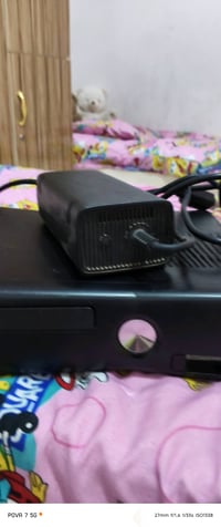 إكس بوكس 360نضيف جدا لا مفتوح ولا مصلح يجي كامل ملحقات بس ميجي وياه جو...