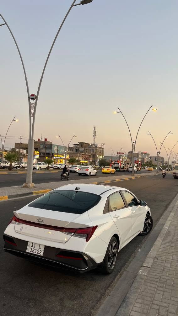 سلام عليكم 
النترا وارد امريكي موديل 24 حره رقم بغداد مشروع وطني السياره بااسمي تحويل ثاني يوم
السياره فول مواصفات وحادثها بنيد وجاملق صفحه اليمين ومبدلات ابلادي  وبيها بارد بجاملق بصفحه اليسار

ماشيه 49 

المواصفات:

• محرك ٢٠٠٠ سي سي، ٤ سلندر
• قير أوتوماتيك 
• فتحه شباك
• دفع أمامي
• تبريدثلاجه
• طخم تاير جديد
• دوشمه كنشات وارضيه اصليه
• نظام مانع انغلاق الفرامل
• نظام الثبات الإلكتروني
• نظام التحكم بالجر
• مساعد صعود المرتفعات
• كاميرا خلفية
• شاشة كبيرة ١٠٫٢٥ إنج
• تشغيل أبل كار بلاي
• تشغيل أندرويد أوتو
• بلوتوث
• نظام صوتي بست سماعات
• منافذ يو إس بي
• تحكم صوتي 
• مثبت سرعة
• سكان متعدد الاتجاهات
• دخول ذكي 
• تشغيل زر
• تكييف أوتوماتيك
• تحكم منفصل للتكييف
• مرايا كهربائية
• مرايا مدفأة
• شبابيك كهربائية
• مقاعد قماش
• مقاعد خلفية قابلة للطي
• منفذ يو إس بي خلفي
• تحذير النقطة العمياء
• تحذير حركة المرور الخلفية
• المحافظة على المسار
• تحذير مغادرة المسار
• تحذير الاصطدام الأمامي
• فرملة طوارئ أوتوماتيكية
• تنبيه انتباه السائق
• مراقبة ضغط الإطارات
• وسائد هوائية متعددة
• نظام منع تشغيل السيارة
• نظام إنذار ضد السرقة
• وتشغيل عن بعد 

بعد مواصفاته معروفه 
سياره جديده للاستفسار ع الرقم ***********  بيه واتساب 

السعر 157 وبيها مجال كلش قليل البصرة, العراق

