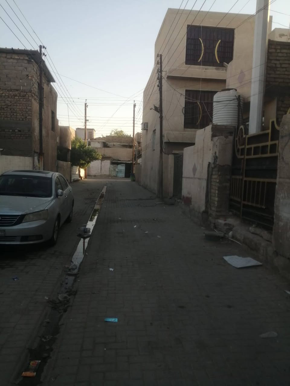 يتوفر بيت للبيع طابو ليس زراعي
في منطقة سويب طابو ملك صرف بناء تسعينات 
نهاية شارع الفورتات
المساحة ٧٦م واجهه ٤م ونزال ١٩م
مكونات: ١.مطبخ حار بارد  ٢.حمام وتوليت
٣. هول ٤.منور ودرج بدون محجر ٥. غرفة عدد ١ 
٦. سطحين اشتايكر مزفت جديد
النواقص : ١. الارضية صبة  
ممن يرغب بالشراء الاتصال على الرقم 
***********
ابيع بسعر صافي ٦٨ مليون
