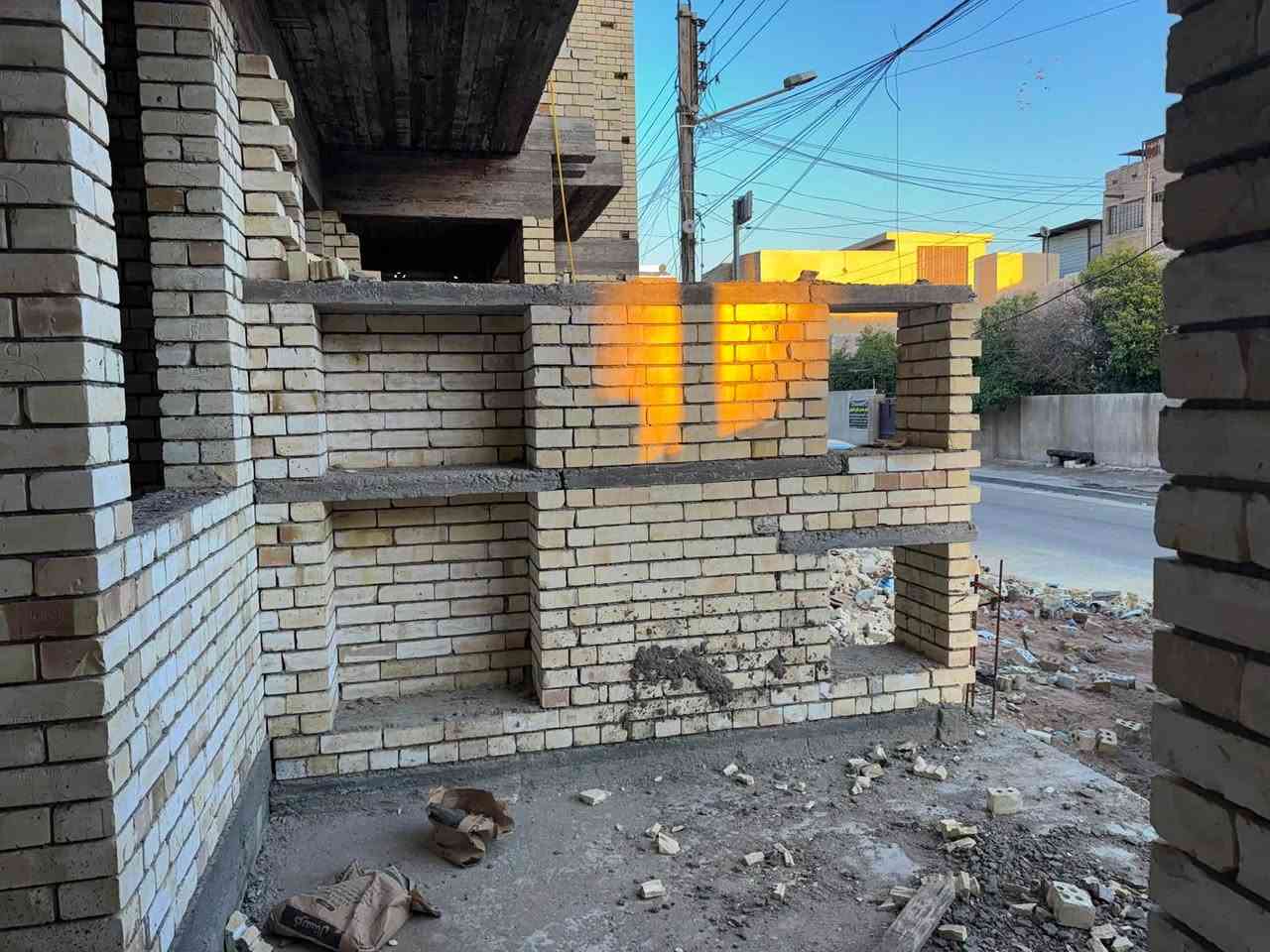 يتوفر مشتمل (هيكل) للبيع مساحة ١٥٠ متر (٧،٥*٢٠) م
حي العامـــــــل/ شارع المصرف / قرب شارع ٨٤
الطابق الارضي : يحتوي ع صالة ضيوف كبيره + هول و مطبخ و حديقة داخلية + غرفة نوم مع الصحيات
الطابق الثاني : يحتوي ع غرفة نوم مع حولي مع حديقة داخلية و غرفة نوم كبيرة (قابلة لتقسيمها) مع الصحيات
للاستفسار يرجى الاتصال على الرقم 👇🏻 :

***********

((يوجد واتس آب))
