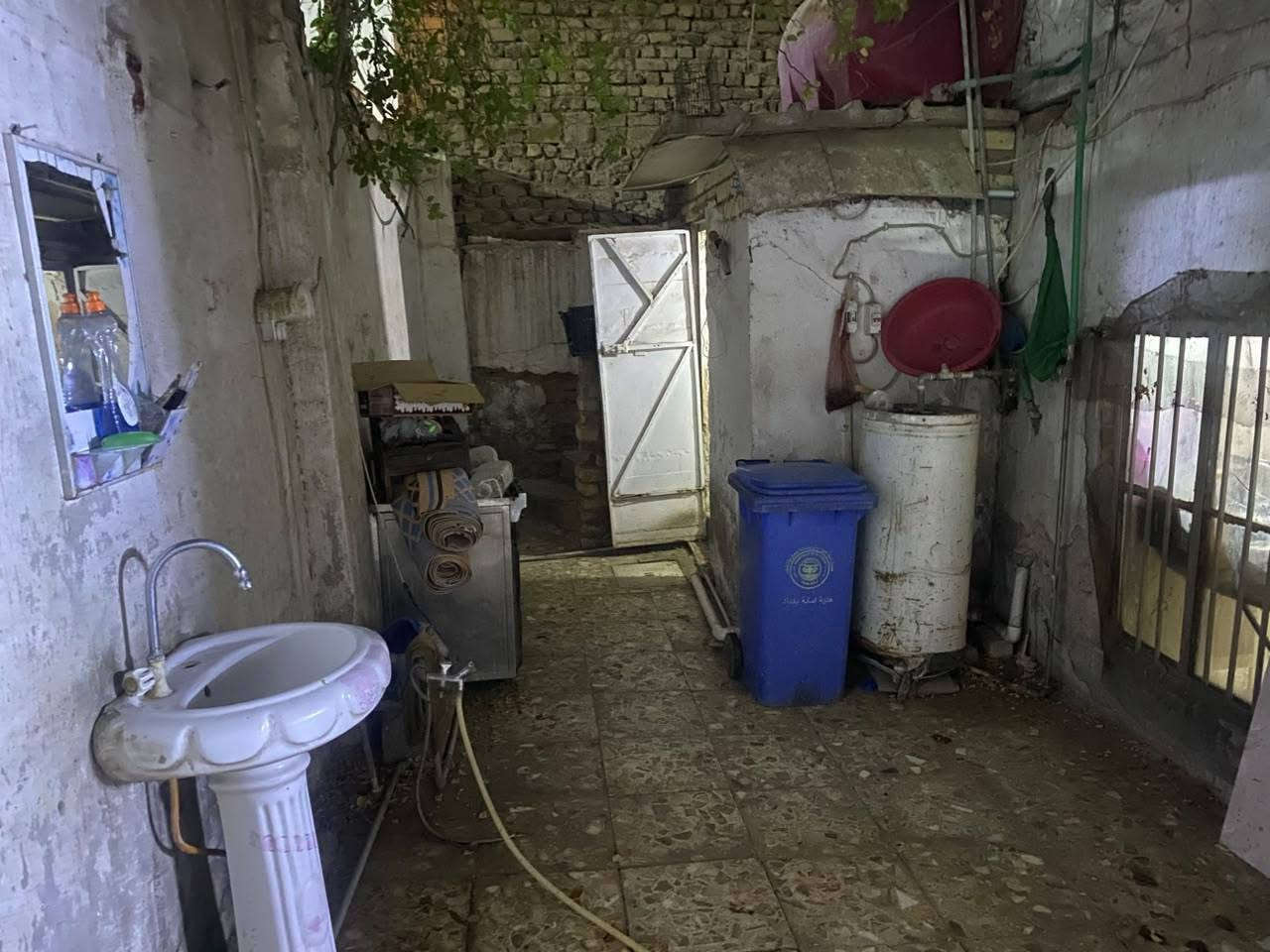 بيت قديم اللبيع  مدينة صدر  قطاع ٣٣ قطاع قرب نادي الولاء  للتواصل
***********

