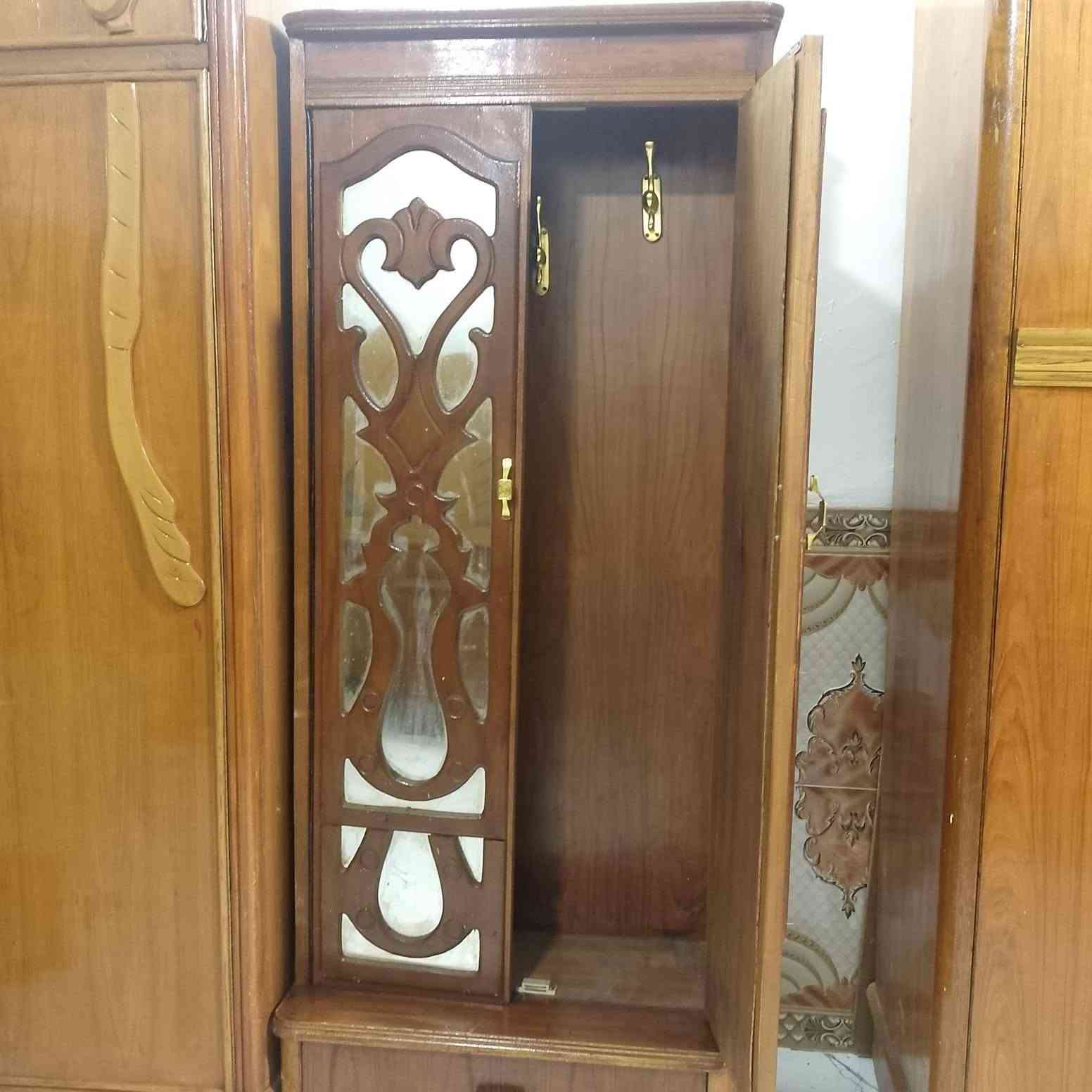 غرفة للبيع صاج ٦ملحق خشبهه حطاطة كاملة نضيفه مابيهه اي نقص مكان بغداد ابوغريب الشهداء لسعر 400بيهه مجال تصل ***********بي واتساب
