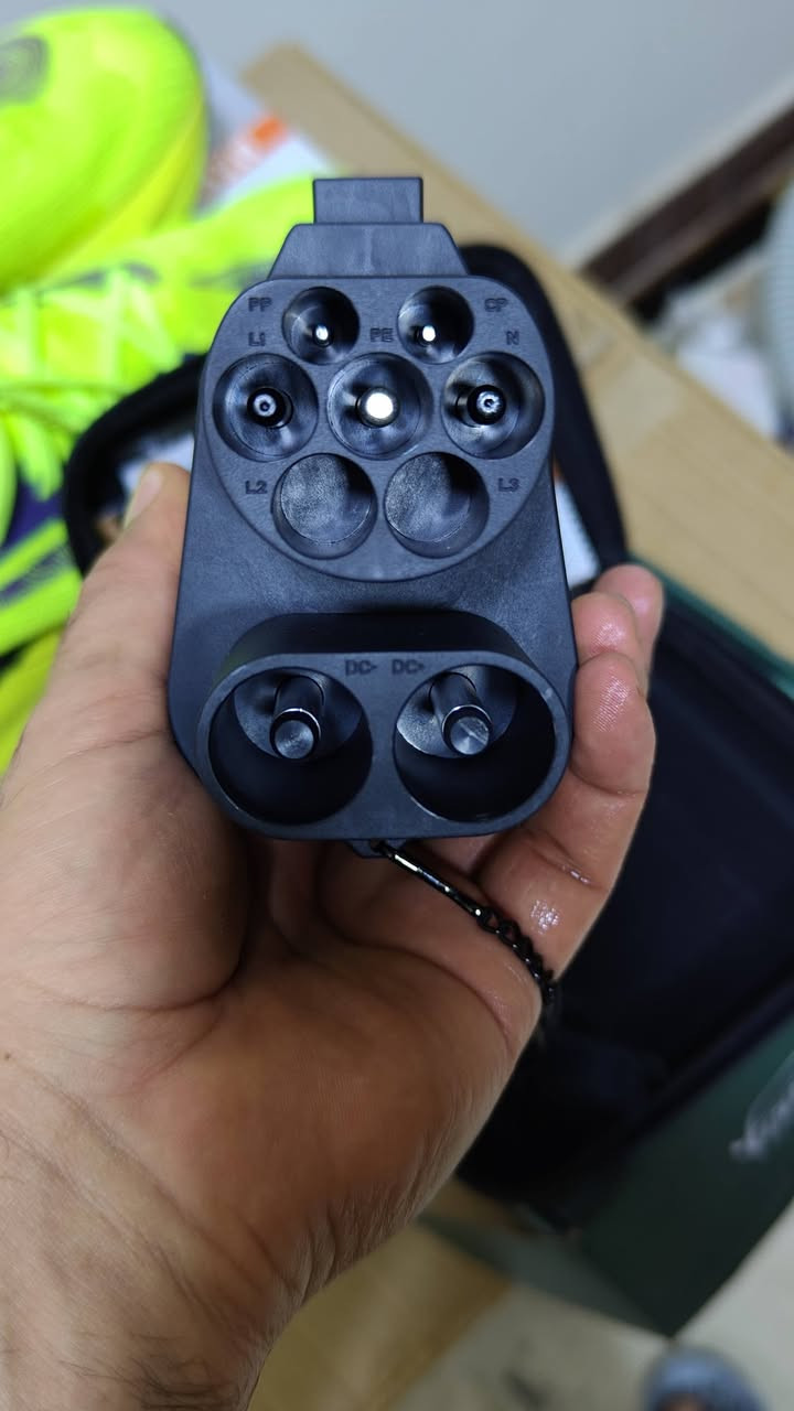 السلام عليكم،
متوفر للبيع محول (Adapter) لشحن السيارات الكهربائية، يحول من منفذ CCS2 إلى CCS1.
القطعة جديدة تماماً وغير مستخدمة (بالكرتونة). مكاني بغداد للتواصل ***********
