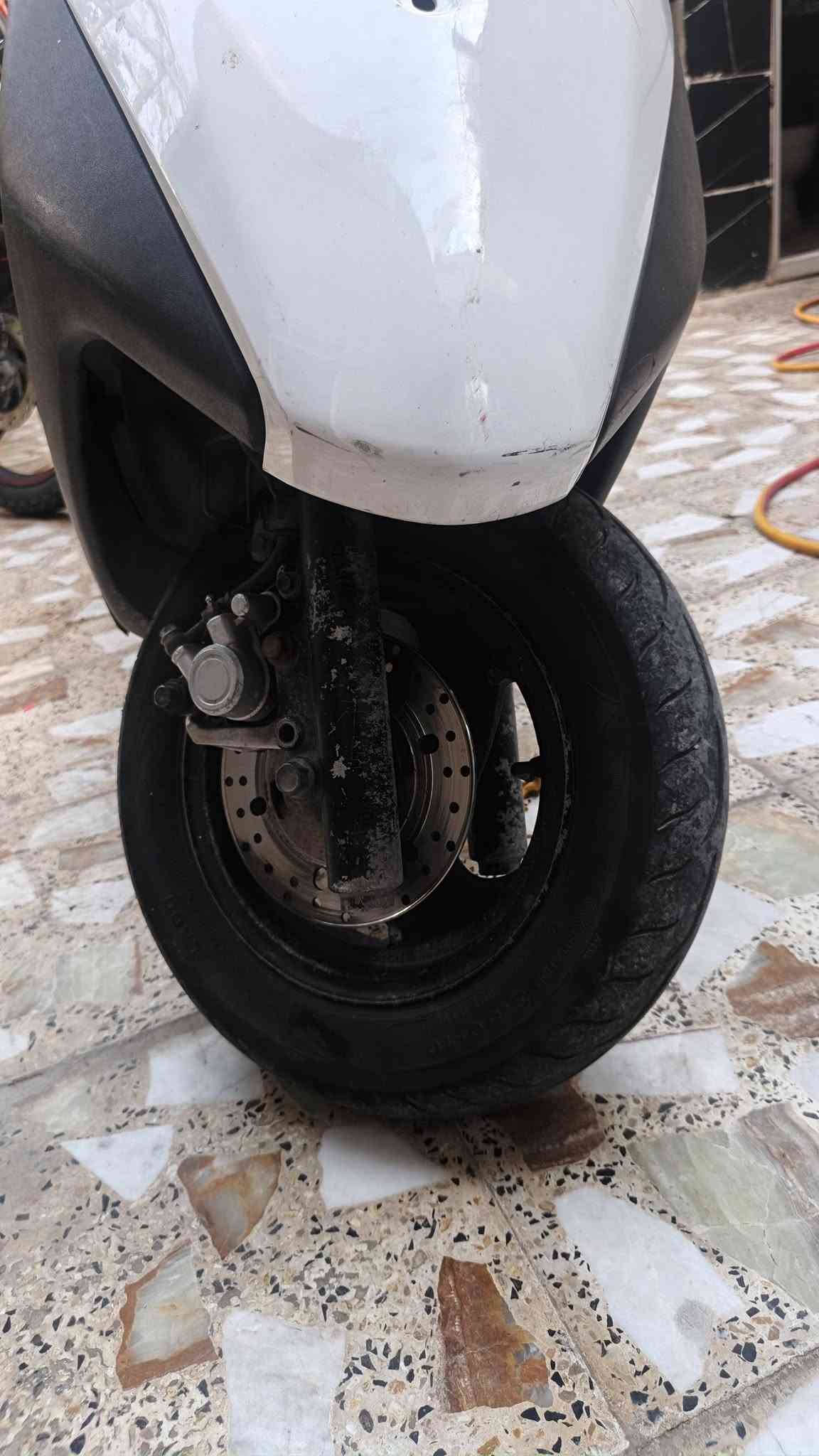 عنواني بغداد مدينة الصدر حي طارق السعر  600 وبيها مجال بسيط دراجة علة ايدي كهربائيات كاملة بس قطرة بالف دينار تبدل *********** وشرط غسل مغاسلها

