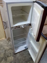 ثلاجة • للبيع