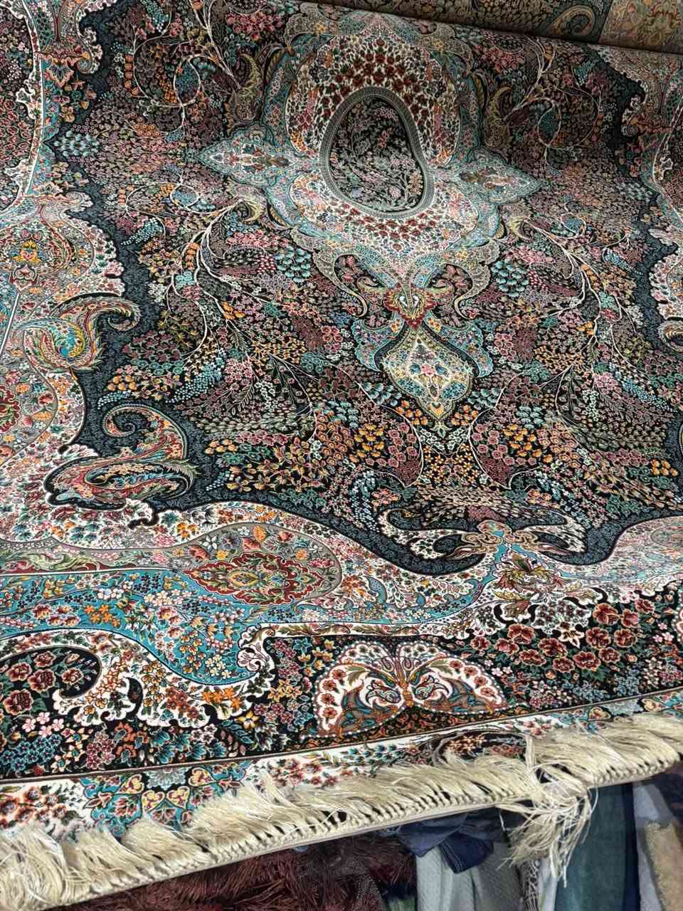 مرحبا للبيع لليدور جديد زوالي كاشان إيراني أصلي وحده قياس ٥في ٤ السعر ٦٠٠ واثنين قياس ٣ ونص في ٢ونص سعر الوحده ٣٠٠ مكاني الكاظميه ***********
