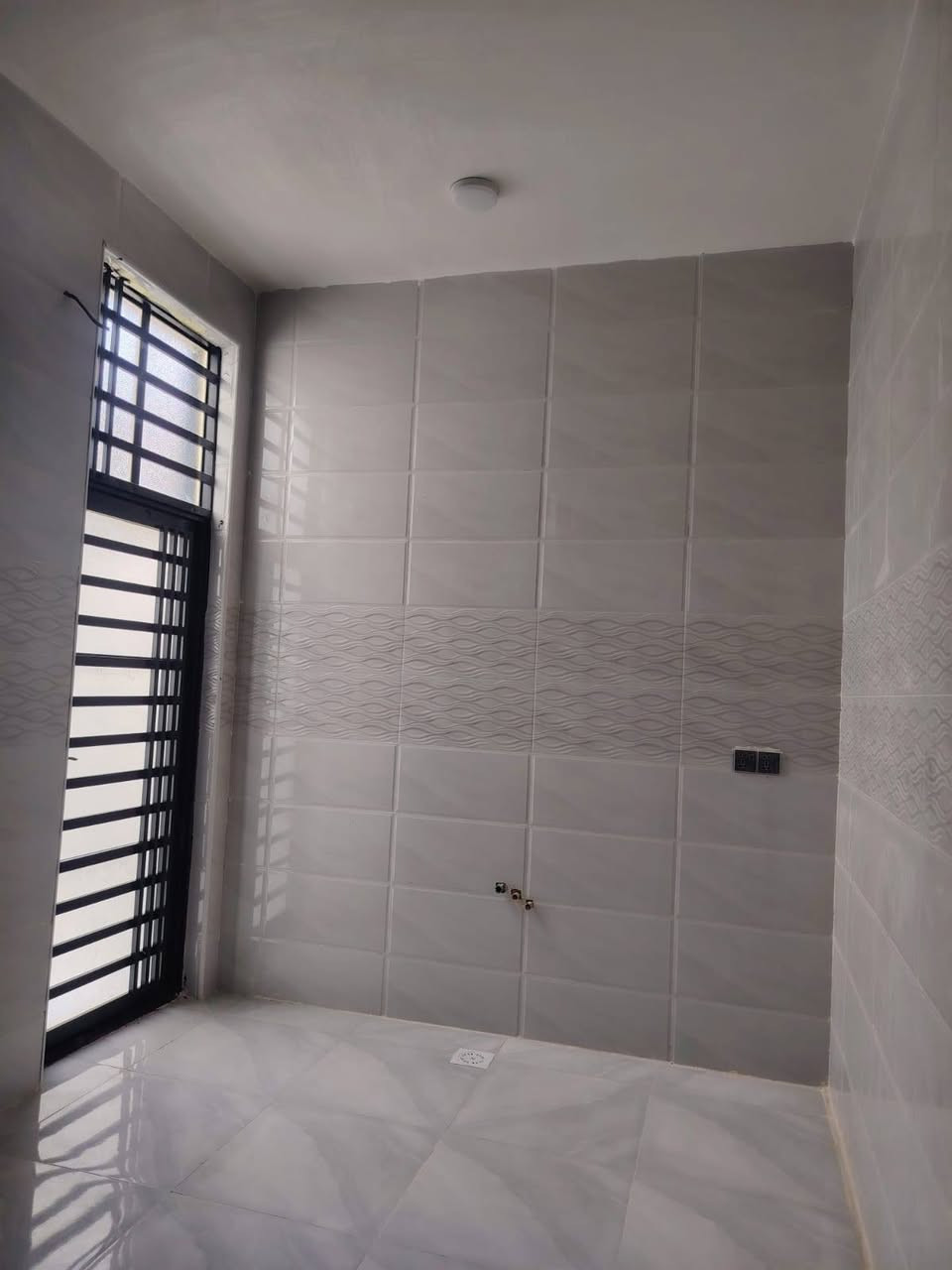 دار 100م – النجف الأشرف 🏠
📍 بصف السوك مقابل ملحق قرية الغدير
🏢 طابق جمهور | سقف كونكريت
🛏️ غرفة + 🛋️ استقبال + 🍳 صالة + 🚿 حمام + ☀️ منور
💰 40 مليون قابل للتفاوض
📞 ***********/***********

