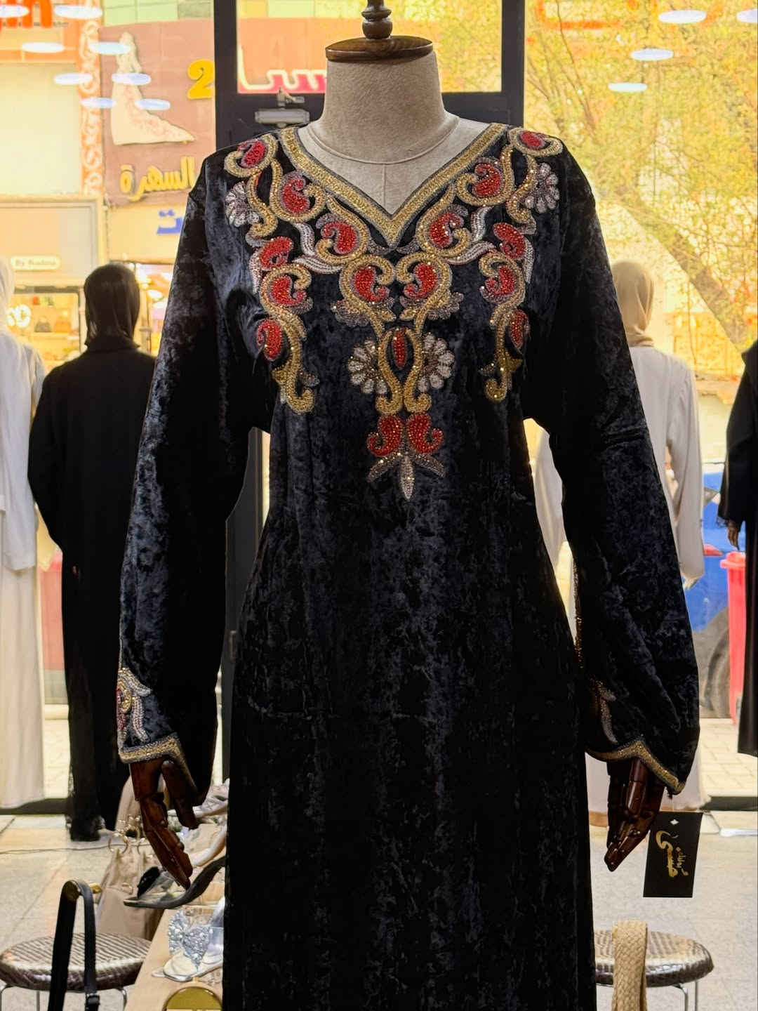 ⁨	✨ وصلت تشكيلتنا الجديدة إلى بوتيك حسنى ✨

قطع أنيقة بتفاصيل مميزة 🤍

القياسات المتوفرة : 2XL-XL-L 
🚚 التوصيل مجانًا لجميع محافظات العراق

📩 للطلب والاستفسار، راسلونا على الخاص
📍 ومتوفرة أيضًا داخل بوتيك حسنى 
الحلة - شارع الجمعية مقابل مجمع بيروت 

الكمية محدودة، احجزي قطعتچ قبل نفادها 🤍

#بوتيك_حسنى #الحلة #بابل #تسوق_العراق توصيل_مجاني عروض_العراق⁩

نص مكتوب في الصور:
- بسعر 45 الف دينار !
- التشكيلة الجديدة للدشاديش القذيفة
- + عرض التوصيل المجاني داخل وخارج الحلة 🤍😍