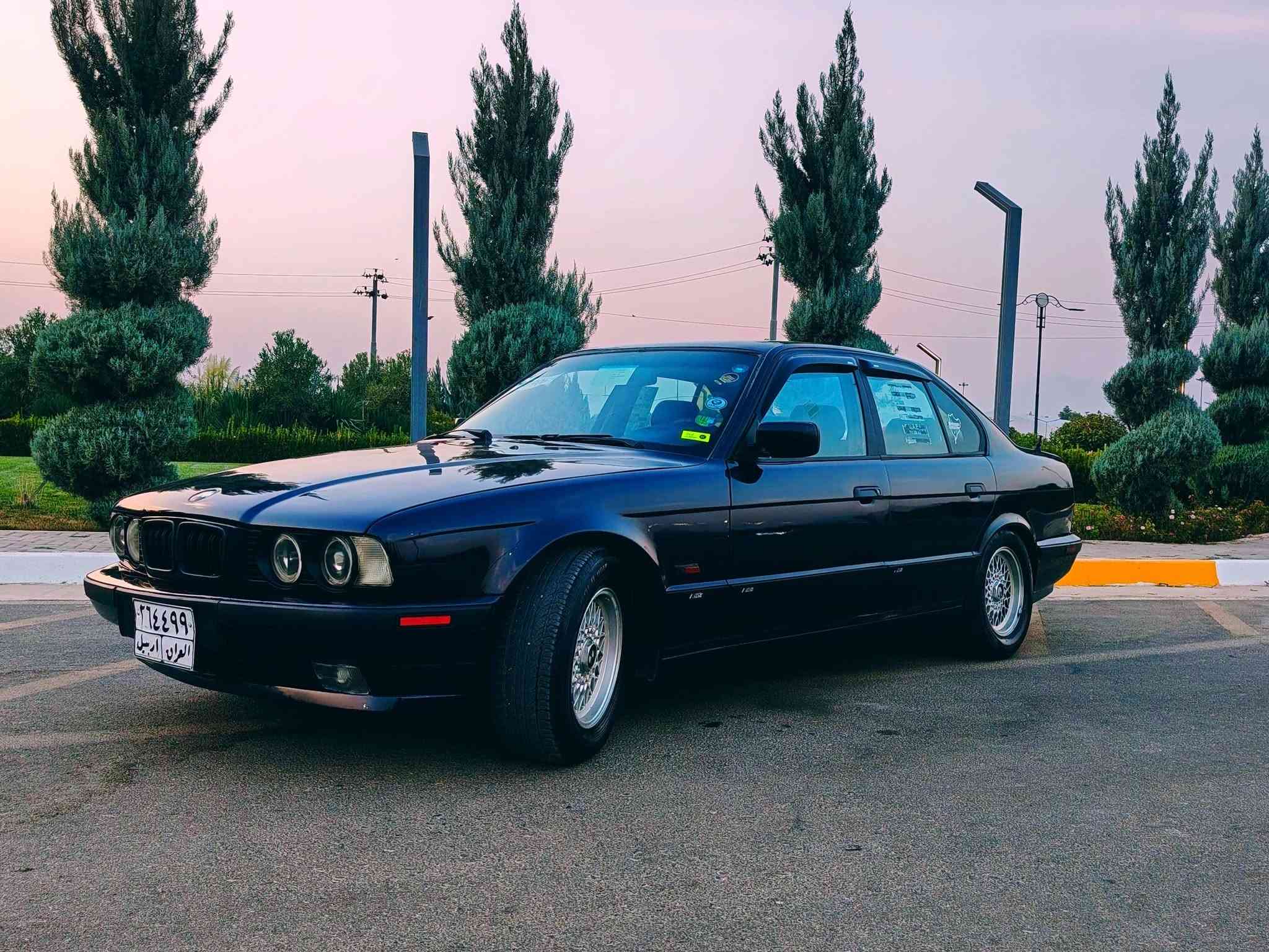سلام عليكم
بي ام للبيع موديل 1994
525 كبس 
كير اوتماتيك 
شرط تحويل وكالة
السياره فول فقط ما بي سلايت
نظام ABS 
4 تايرات جديد 
تبريد ويا سلف 
كشنات جلد 
قفل مركزي بجم عريض 
السياره بدون حوادث كله عل وضع شركه 
كهربايات كله شغال 
العنوان سليمانية
السعر 63 وبي مجال 
رقم ***********
***********
