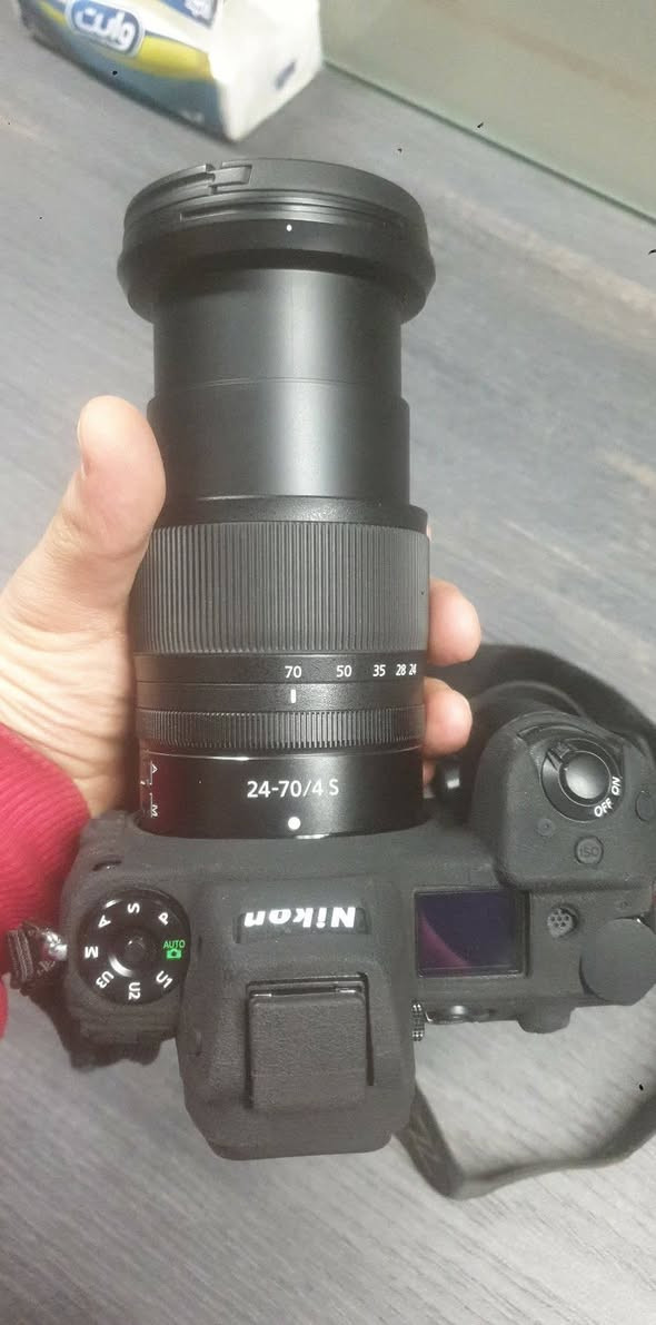 📸 السلام عليكم مصورينا الكرام
معروض للبيع كاميرا Nikon Z6II مع عدسة 24-70 البلادية.
✅ نظيفة جدًا بحالة ممتازة
✅ كاملة الملحقات + حقيبة أصلية
✅ استخدام قليل ومناسبة للمحترفين والهواة
للتواصل: ***********
