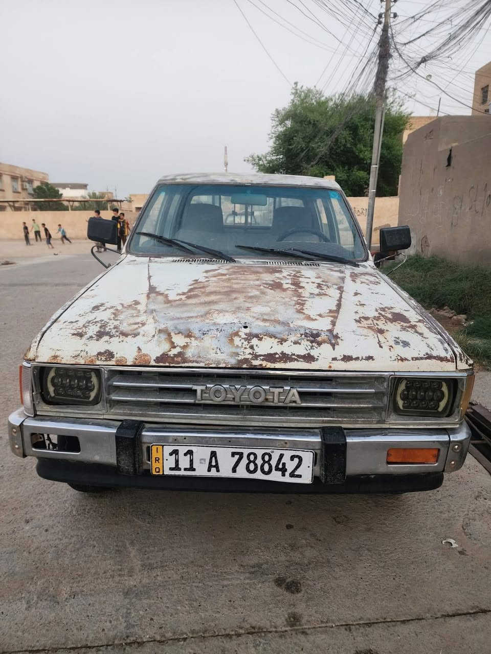 السلام عليكم بيكم للبيع موديل 86 باسمي رقم انكليزي مكفوله كير مكينه حداديه تخم تاير شاصيه مكفول السعر 40 وبيه مجال الناصريه قضاء الفجر للاستفسار ***********
