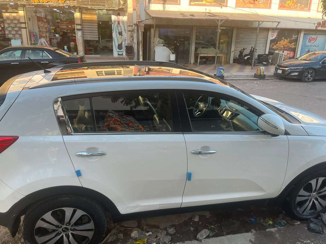 سبورتج ٢٠١٢ فول مواصفات خليجيه بصمه بنراما ثلاجه بالجكمجه جلد غرفه جديده مال بيت صار ٨ سنوات عندي تبريد ثلج كير محرك جديد سعر ١٤٠ بيها مجال للشراي للاتصال ***********
