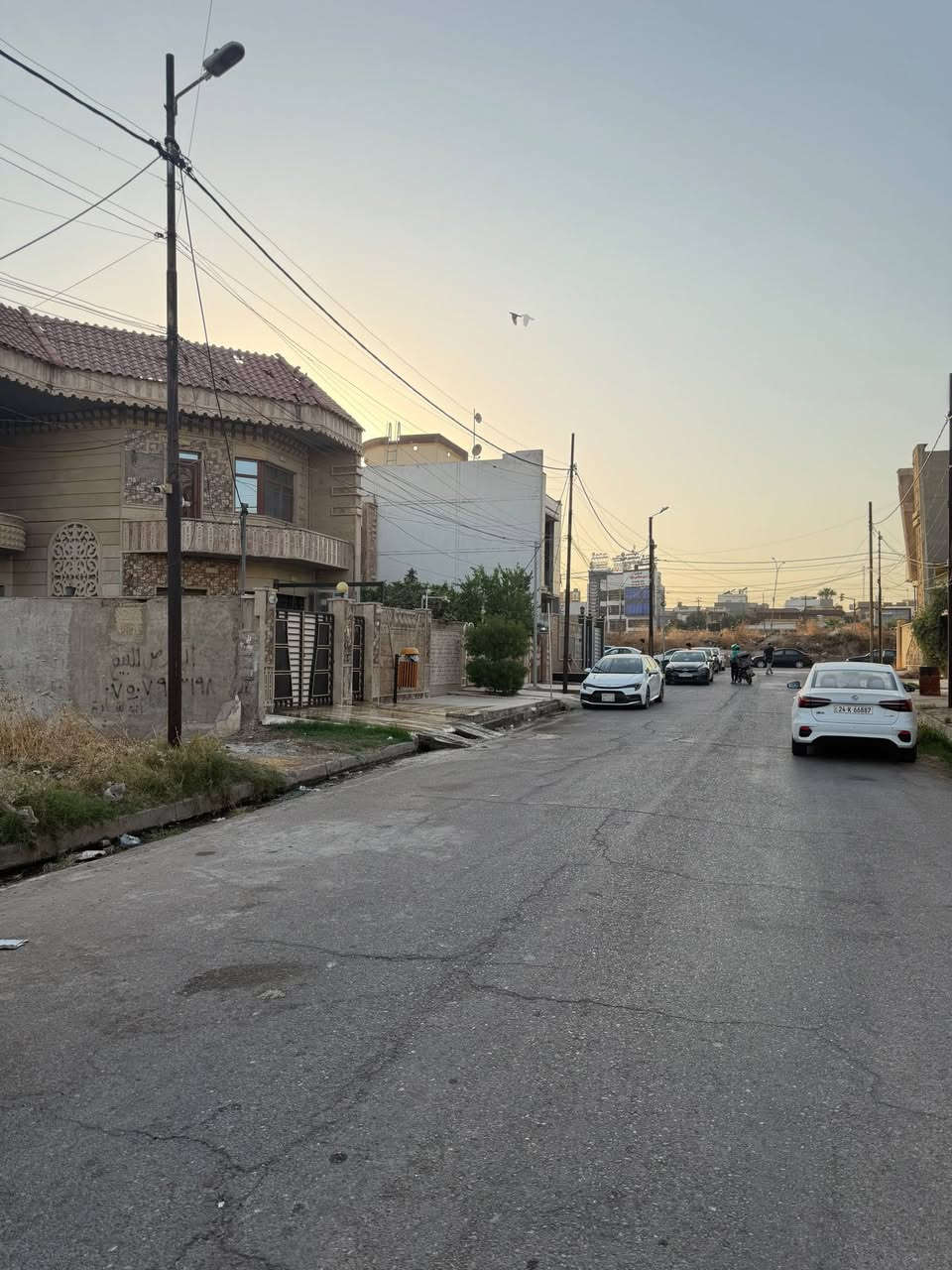 الأرض للبيع موقع مميز 
الموقع الموصل حي المصارف قرب تقاطع المصارف 
المساحة ٢٧٠ متر واجهة ٩ متر تقع على شارع ١٥ متر 
للاستفسار الاتصال على الرقم ***********
او التواصل على الخاص 
مكتب نون لتجارة العقارات الكائن في حي المصارف مقابل مسبح الابراج قرب مطعم قصر السلطان
 اوقات الاتصال من الساعة العاشرة صباحا وحتى الساعة التاسعة مساء

نص مكتوب في الصور:
- مكتب نون لتجارة العقارات فرصتك لامتلاك أرض بموقع مميز الأرض للبيع موقع مميز تقع على شارع 15 متر واجهة 9 متر المساحة 270 متر الموقع الموصل - حي المصارف قرب تقاطع المصارف للاستفسار الاتصال على الرقم *********** أو التواصل على الخاص مكتب نون لتجارة العقارات الكائن في حي المصارف مقابل مسيح الإبراج قرب مطعم قصر السلطان أوقات الاتصال من الساعة العاشرة صباحاً وحتى الساعة التاسعة مساءً