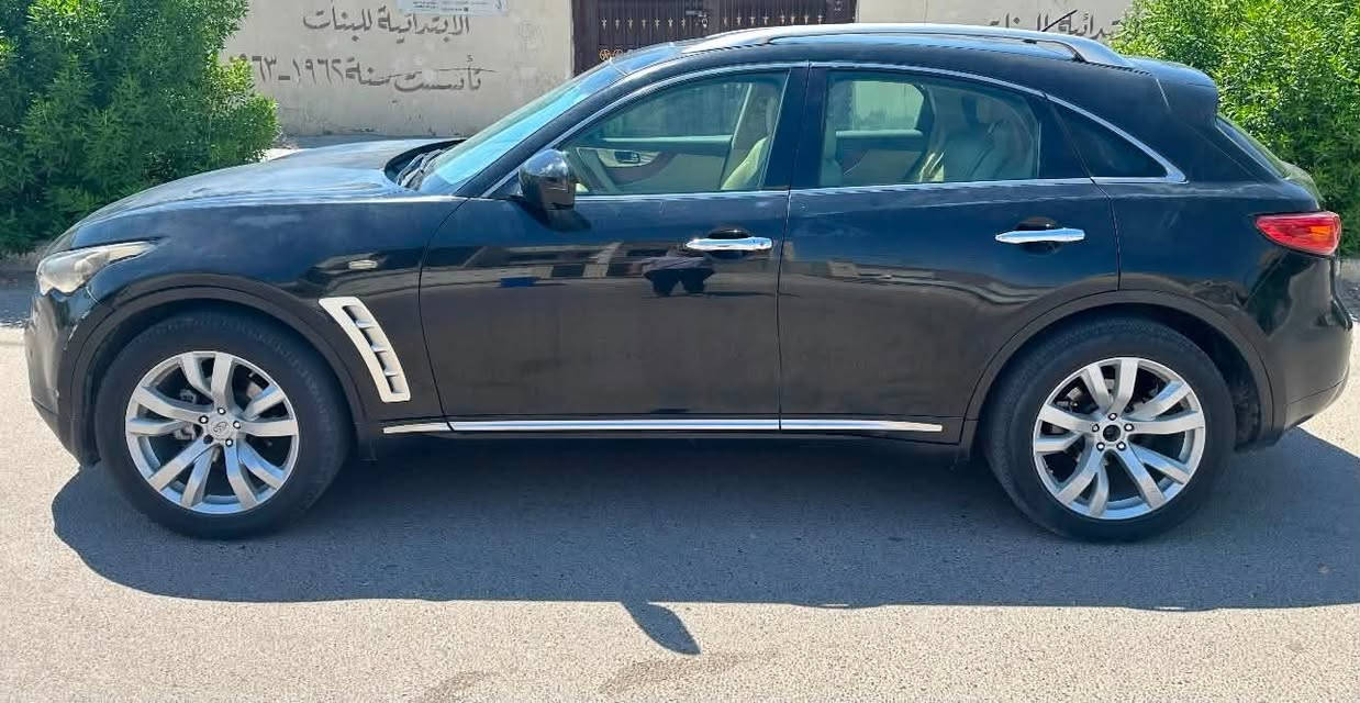السلام عليكم
انفتي fx 35 موديل 2009 خليجية فول مواصفات اعلى فئه
ادامه كامله بلكات نوزلات فيت بم مجاول باتري جديد 
مكفوله من الصبغ والتبديل فقط صبغ دعاميه اماميه وبيها بارد بالباب 
للبيع او المرواس بسيارة صغيره محرك صغير 
السعر ٨٦ ورقه 
الرقم ***********
