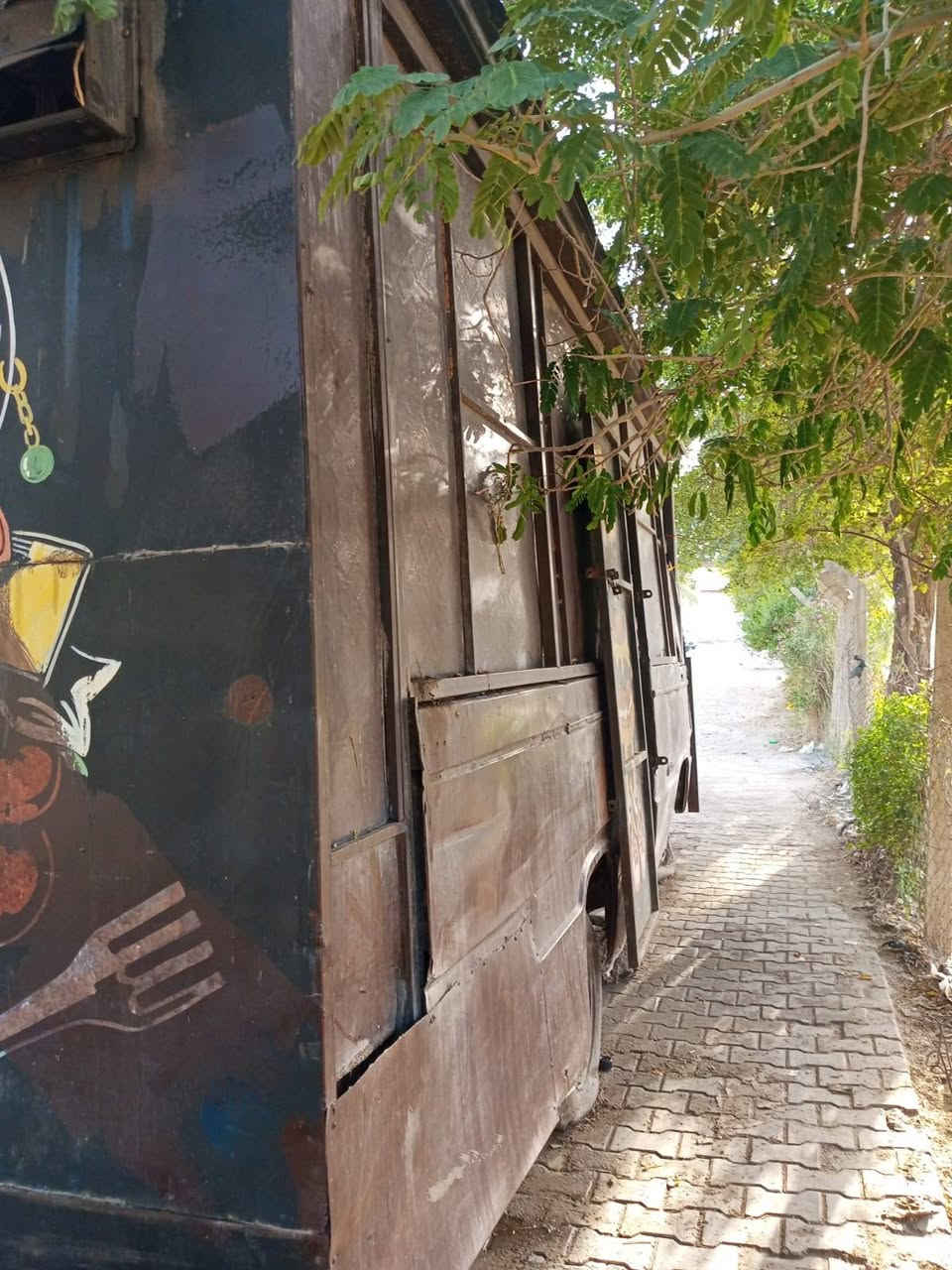 سلام عليكم. سيارة بركر للبيع كامله مجهزه كريل شوي قلايات 2 كابسه ثلاجه ومجمده انارة كامله كلشي جاهز بيها مكاني بغداد الاسكان *********** متواجد واتساب.
