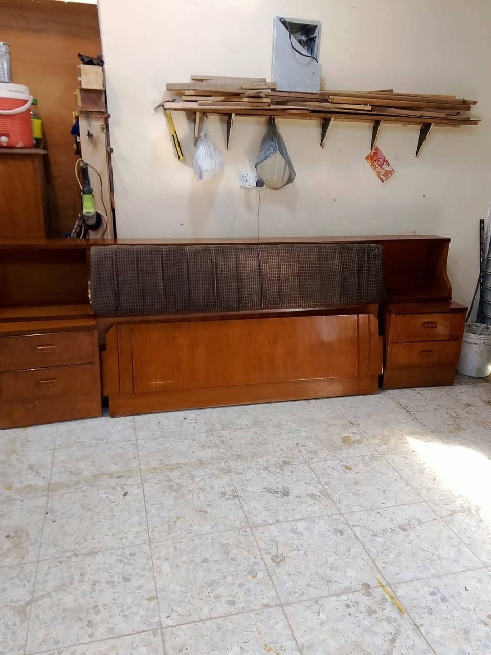 غرفه ام سته سعر ٥٥٠ الف مكاني عبيدي يوجد توصيل بكروه ***********
