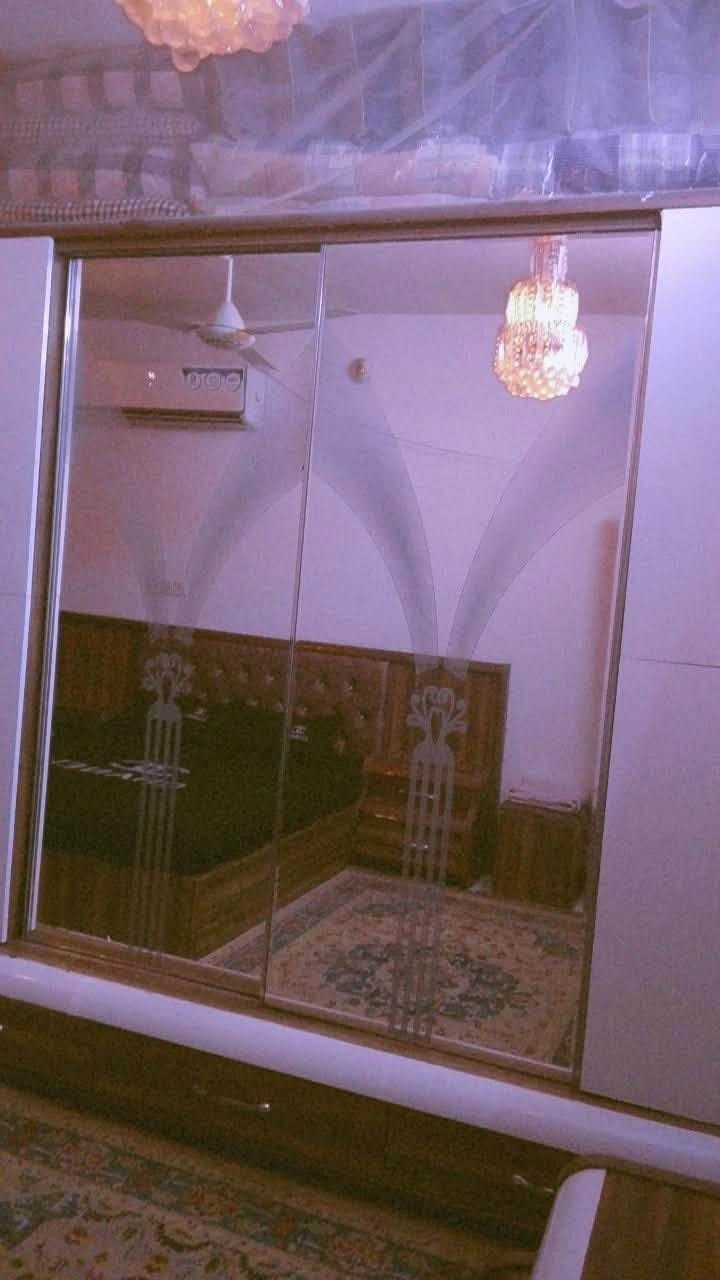 مرحبا غرفه تركيه للبيع نظيفه جدا لون بيجي غلفتها ابيض لجماليه مابيها ضرر مكان الغرفه الغدير ساحه ميسلون السعر ٦٥٠هاتف ***********
