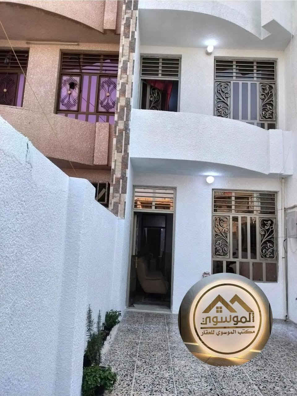 بيت مساحة ١٠٥ طابو ملك صرف سكني 
بغداد الراشدية منطقة الانتصار 
مقابيل مستشفى حماد شهاب 
قبل مرور الحسينيه 
قرب الملعب 
طابق ونص 
استقبال وصاله 
غرفتين نوم و خدمات 
منور وكراج و بيتونه وسطحين
معروض حصرا لدى مكتب الموسوي للعقار 
للإستفسار الاتصال على الرقم الموجود او زيارة المكتب 
ابو فاطمه الموسوي 
***********

