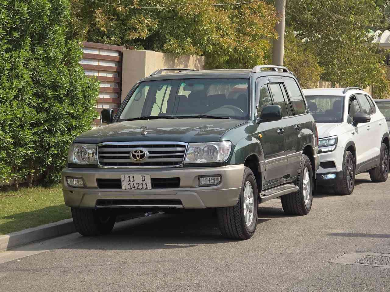 السلام عليكم
للبيع لاندكروز  2007 GXR اصل والبليته مرفقه 

مجدد بالكامل 
رقم بغداد 

سلايد
محرك v6 
 كير اوتماتيك
دبل تانكي 
7 راكب 
بسمي شخصيا تحويل مباشر

مكان السياره بغداد حي الاطباء بلجهاد قرب خدمي شارع المطار للتواصل 
***********
