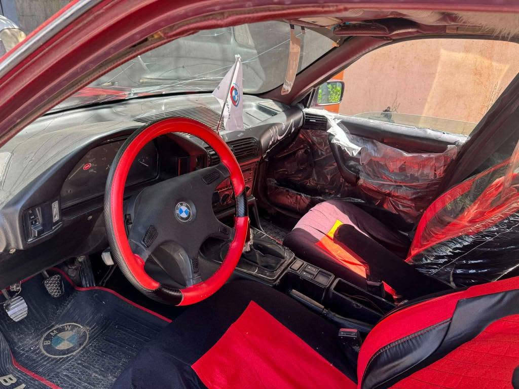 bmwمۆدیل ١٩٩١گیری عادی  مەکینە 525 هەمووگیانی بیلادە سعری  25گەلا  ئارمی هون بوە   گۆڕینەوەش دەکم بەدلم بیت 

***********
*********** السليمانية, العراق
