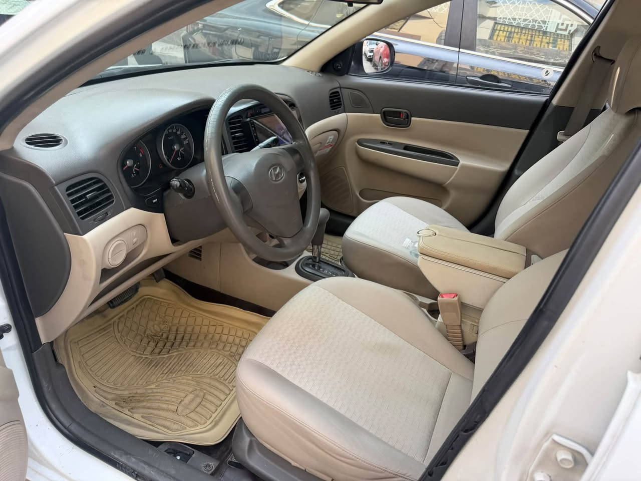 اكسنت ٢٠١٠ • محرك ١٦٠٠ • ماشيه ١٩٠ الف