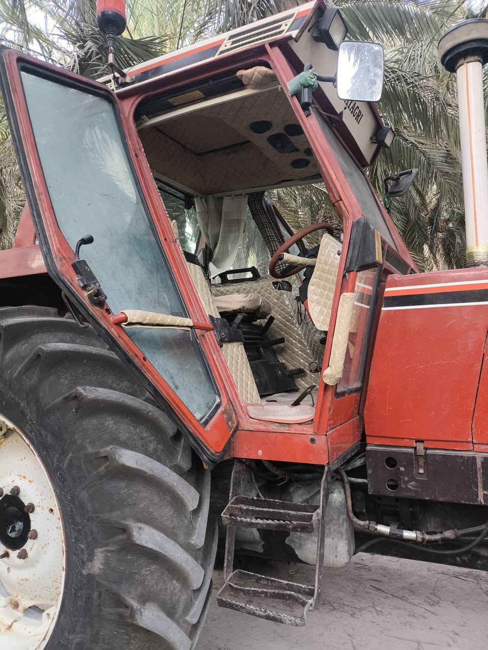 مكينه فيات 115للبيع اكسن بارز تكمه عريضه شاصي حنيه بك بل الصفحه فول مواصفات  جاهزه رقم وسنويه مكفوله گير مكينه لا صرف ولا بخار جهاز تبريد بلادي جاهزه للشغل للاستفسار الاتصال على الرقم ***********@
