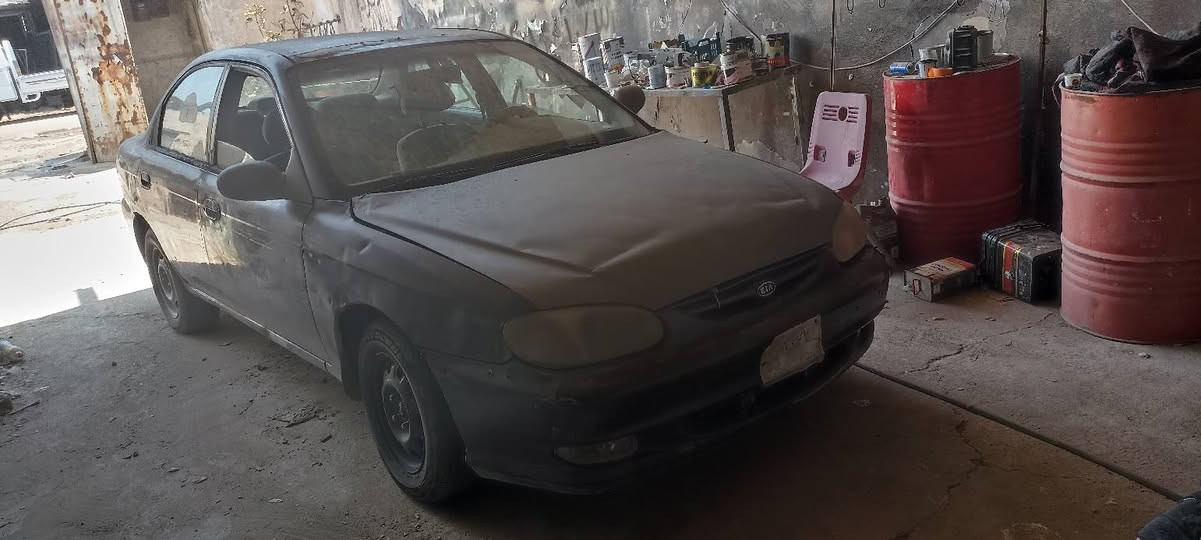 كيا سيفيه مديل 2000
محرگ گير خير من الله 
الصدر نص عمر 
رقم فحص ابو الوكاله موجود بتكريت وصاحبها بسامراء اني انطيك رقم ابو الوكاله تكمل معامله يجي يبصملك 
سعر السياره 15 وبيها مجال ترهم مراوس وترهم قسط 
هاتف ***********
