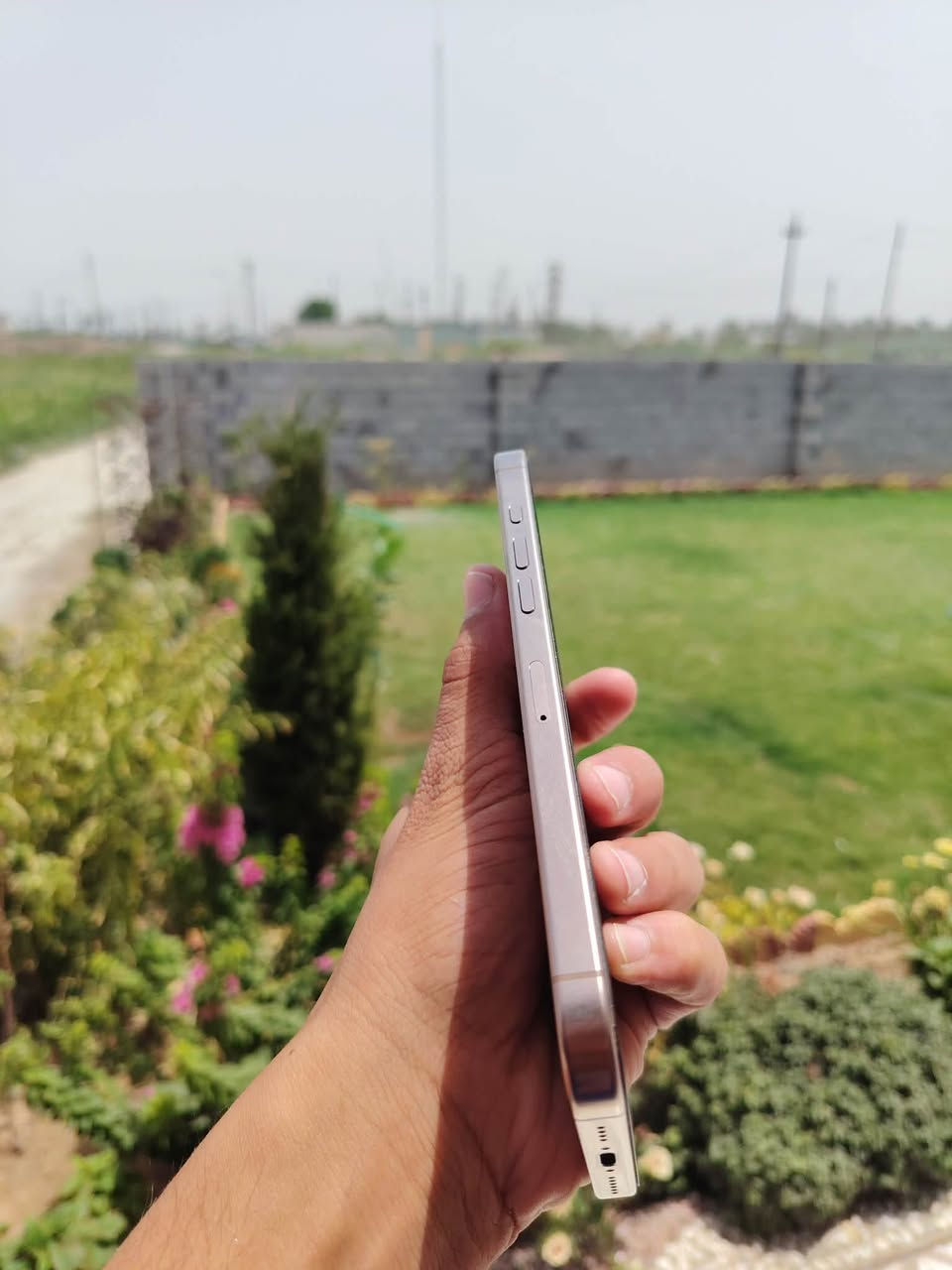 ١٦ برو ماكس ٢٥٦ بطارية ٩٢
كارتونة + كيبل 
نضافة ١٠٠٪؜
مكاني بغداد 
***********
١٣٢٠ بي مجال
