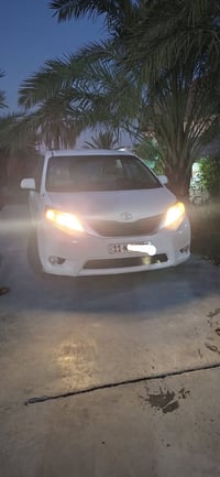 … للبيع تويوتا سينا 2011 عائلية  فئة LE وارد أمريكي ضرره جاملغ وبنيد م...