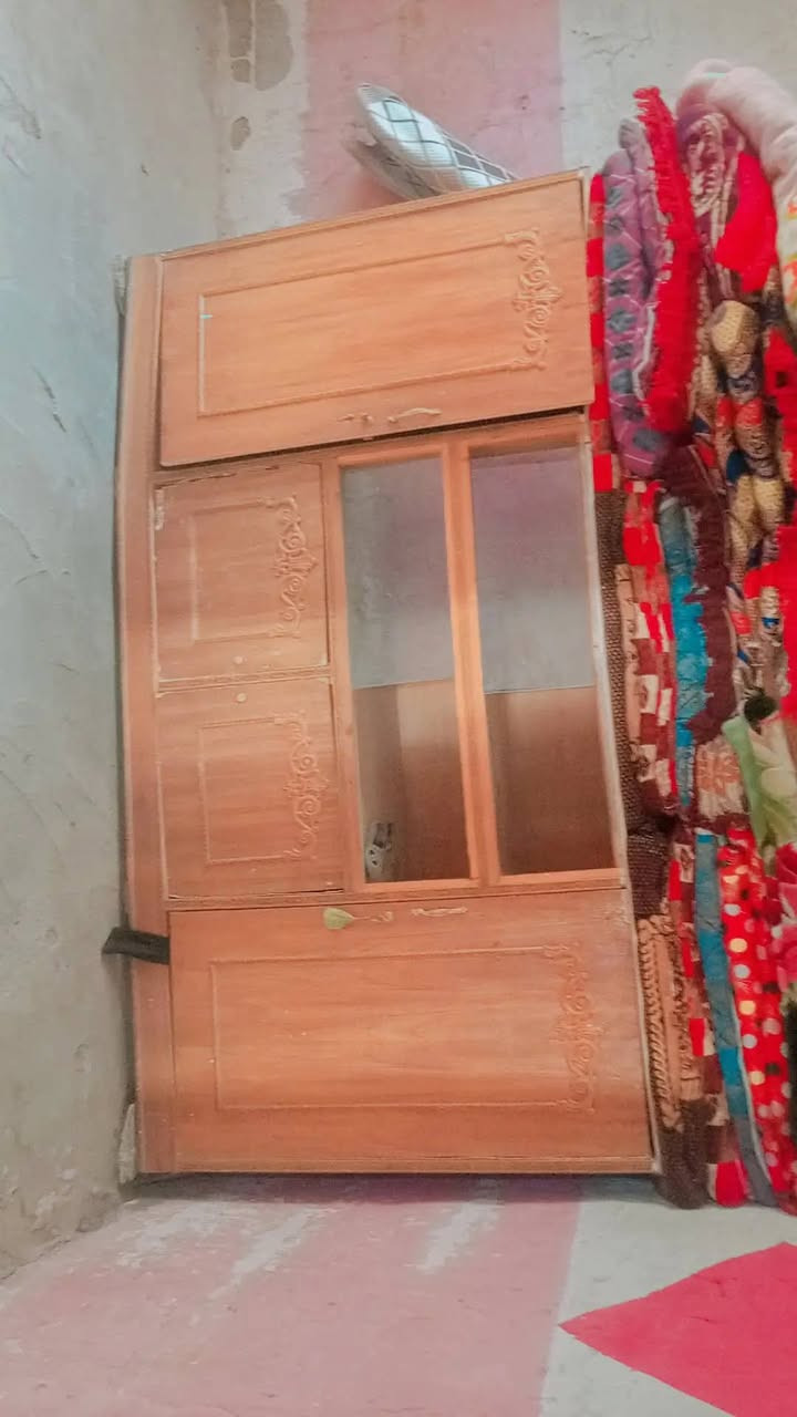 سلام عليكم اختكم عندي بوفيه مستعمله ومستعجله عله بيعتهه السعر 100  وبيه مجال وهاذه الرقم ***********
