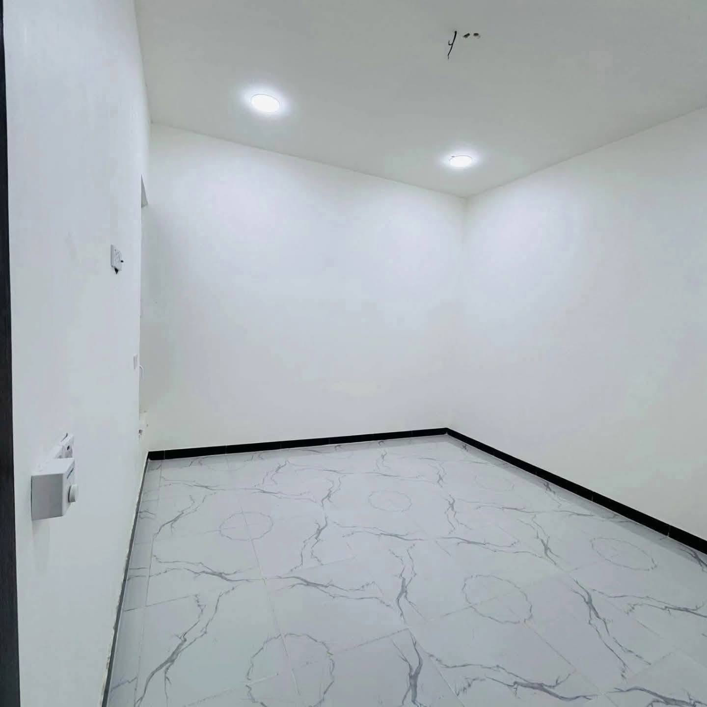 بيت طابو زراعي سند 25 
المساحه 100  خلف الطيارين 
غرفه صاله استقبال مطبخ صحيات خارجي داخلي
كامل خدمات كهرباء مولده شارع ماي تبليط اناره ارصفه
 البناء كونكريت درجه اولى طابق واحد  اناره خزان ماء مراوح كهربائيات مغاسل ماطور ماء  كامل وجاهز للسكن غير مسكون سابقا 
السعر 45
للاستفسار اكثر 👇
***********
