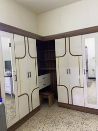 من رخصه الادمن  عندي هاي الغرفة  مستعجله ع بيعتها مع الدوشك والصوميا  ...