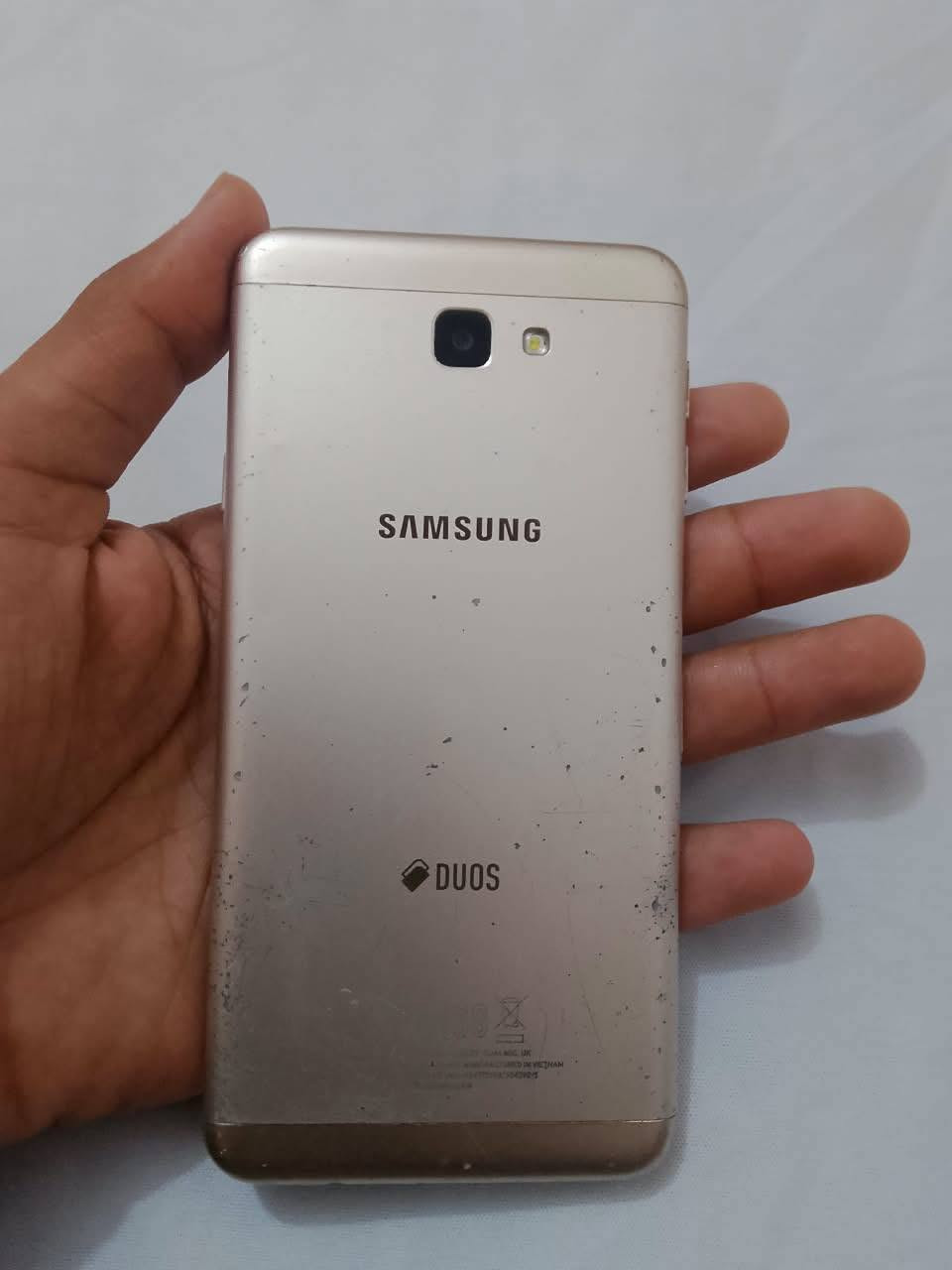 السلام عليكم
جهاز J7 prime ذاكرة 16 شغال واي فاي بلوتوث صوت واتصال وتكنيك  الدگم الجوه عاطلات كما موضح في الصور  السعر 35 قفل قفل قفل للتواصل والاستفسار ***********
