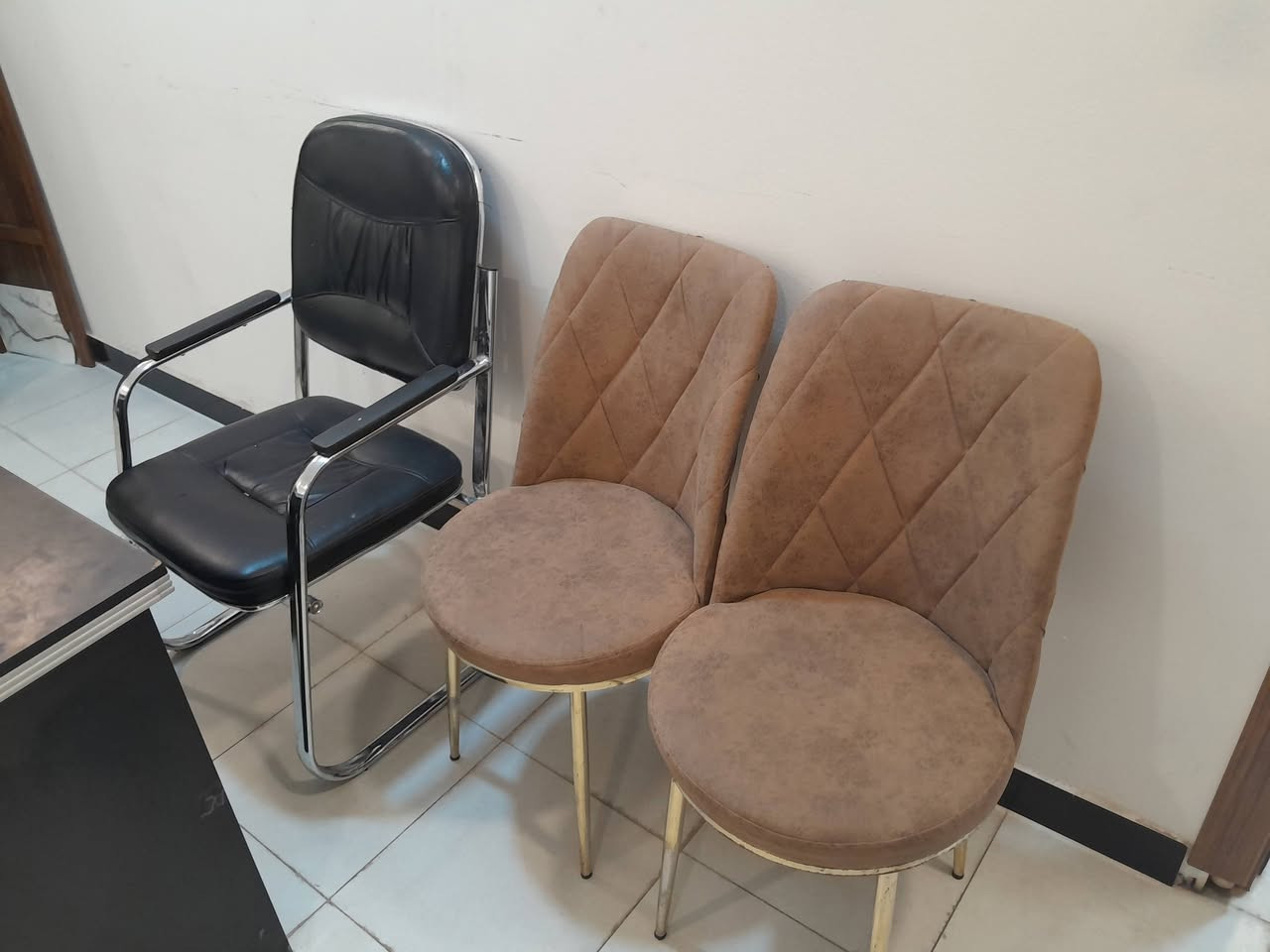 السلام عليكم أغراض للبيع بأسعار مناسبة جدا للمعلومات الاتصال على الرقم ***********
