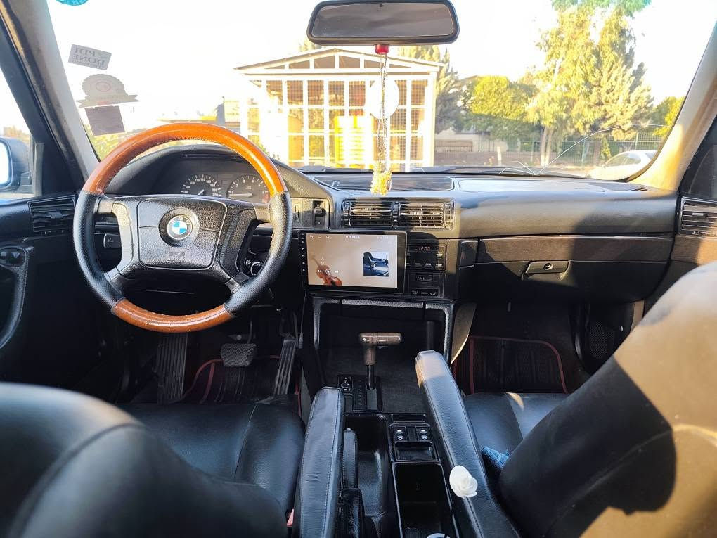 Bmw 525 1994 
ئۆتۆماتک ئاڕمی پلاستیکی سلێمانی بەشەتر تەبرید مەزبوت کامل بۆیاخ بۆ جوانی بێ دەعم دووگمەی S+M بێ تەقە و ڕەقە  لایت لید 
نرخ 58 مەعامەلە لە سلێمانی 
*********** السليمانية, العراق
