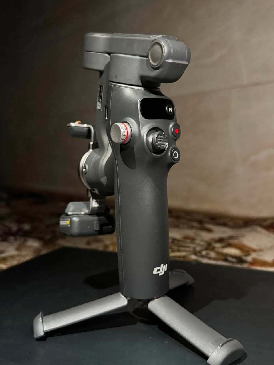 Dji اوزمو موبايل 8
جديدة مستخدمة مرة وحدة فقط 
سعرها 190الف 
***********
