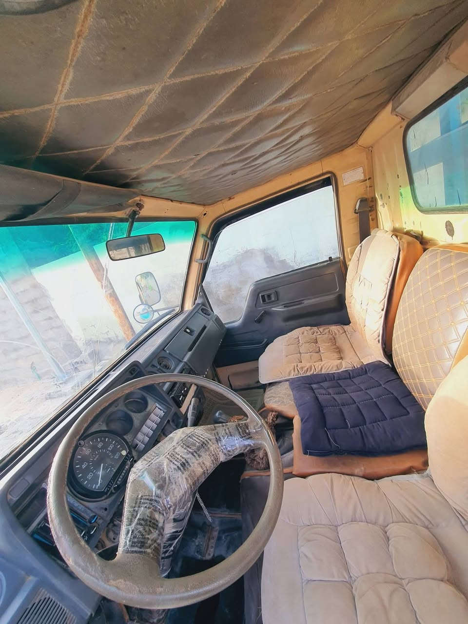 السلام عليكم 
للبيع السعر  49  وبيهه مجال 
داينا  تويوتا بتره   محرك  كير  اكسل  مكفولات  صدر جديد  محرك 14 B كاز حجم 4000  تخم تاير جديد  موديل 93  رقم ديالى  سنويه لحد نهاية سنه 26 رقمي   العنوان ديالى جلولاء
 موبايل ***********
