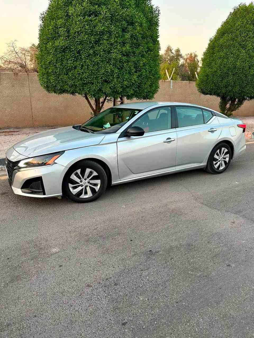 للبيع: نيسان ألتيما 2024 🚗
​ فئة S (الستاندر). 
​أهم المواصفات:
​المحرك: 2.5 لتر، 4 سلندر (أداء قوي واقتصاد مثالي بالوقود).
​الموديل: 2024. 
​ناقل الحركة: Xtronic CVT 
​التقنيات: تشغيل بصمة، شاشة معلومات متطورة، بلوتوث، ومنفذ USB/Type-C.
​الأمان: نظام التحذير من التصادم الأمامي، مكابح طوارئ آلي، ونظام مراقبة ضغط الإطارات.
​الإضافات: مثبت سرعة (Cruise Control)، تحكم كامل من المقود، إضاءة LED نهارية.
​  (ماشية 39.000).
السيارة وراد أمريكي( بدون صبغ  )تعديل بارد فقط شبر جاملغ الخلفي 
​📍 المكان: (ديالى)
رقم بغداد
رقم الهاتف : ***********
