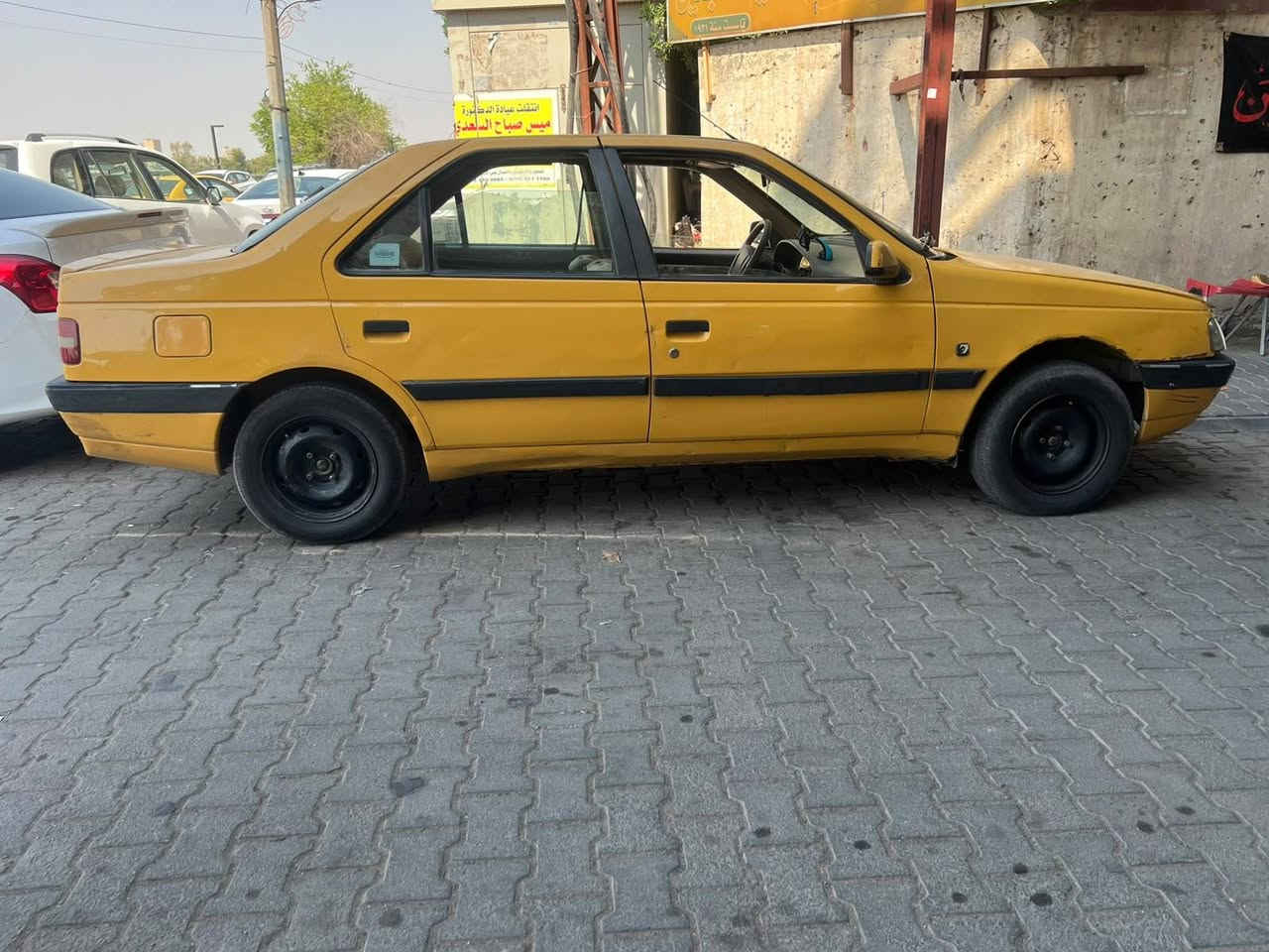 بيجو ٤٠٥ موديل ١٦ تحويل ثاني يوم مصفره هيه وغرامات ٣٠ وبيه مجال ***********
