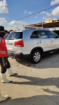 سورنتو 2013 أمريكي    6 سلندر  7 راكب  مراوس ب لاندكروزر   07832956037